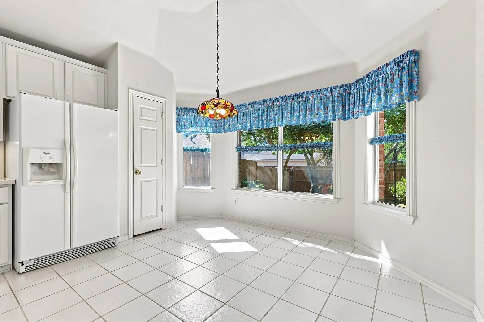 Single Family Residence For Sale in Denton County , 2806 Warwick Drive, Corinth, Texas 76210, 3 Bedroom, 2 Bathroom, 2 Garage spaces, 2,031 Sqft, built in 2001, mls#21360832, Real Estate Agent in Corinth, Homes For Sale in Denton county, Homes For Sale in Corinth, Realtor in Corinth Texas, Real Estate Brokerage Independent Realty Texas, Luminita Cordes Realtor