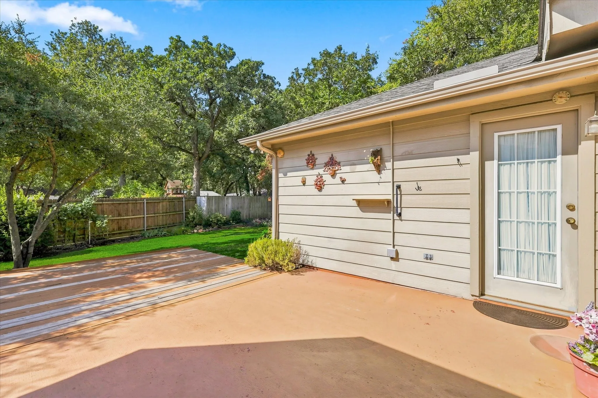 Single Family Residence For Sale in Denton County , 2806 Warwick Drive, Corinth, Texas 76210, 3 Bedroom, 2 Bathroom, 2 Garage spaces, 2,031 Sqft, built in 2001, mls#21360832, Real Estate Agent in Corinth, Homes For Sale in Denton county, Homes For Sale in Corinth, Realtor in Corinth Texas, Real Estate Brokerage Independent Realty Texas, Luminita Cordes Realtor