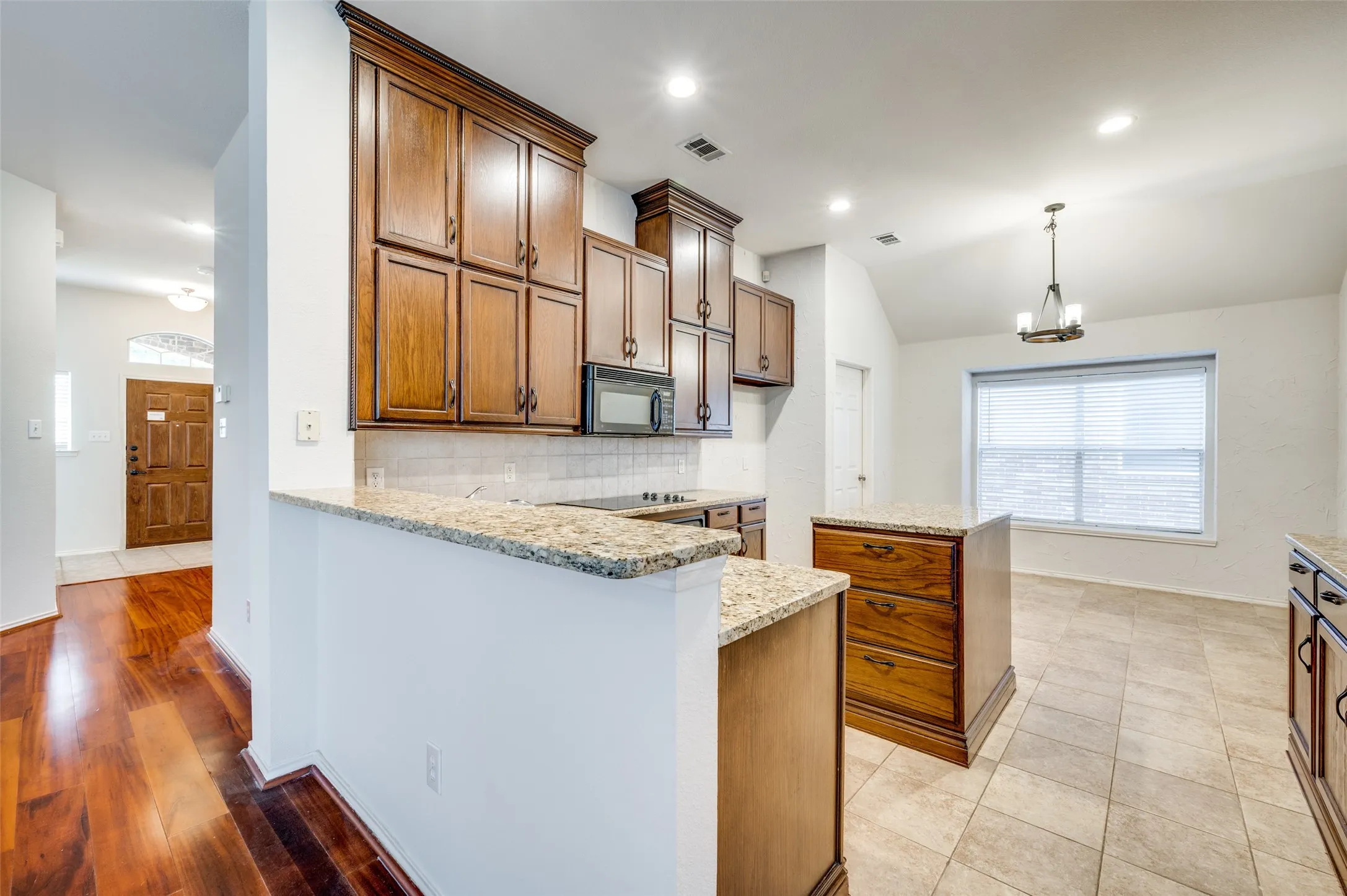 Single Family Residence For Sale in Denton County , 9133 Wichita Trail, Frisco, Texas 75033, 3 Bedroom, 2 Bathroom, 2 Garage spaces, 1,552 Sqft, built in 1999, mls#21359531, Real Estate Agent in Frisco, Homes For Sale in Denton county, Homes For Sale in Frisco, Realtor in Frisco Texas, Real Estate Brokerage Independent Realty Texas, Luminita Cordes Realtor