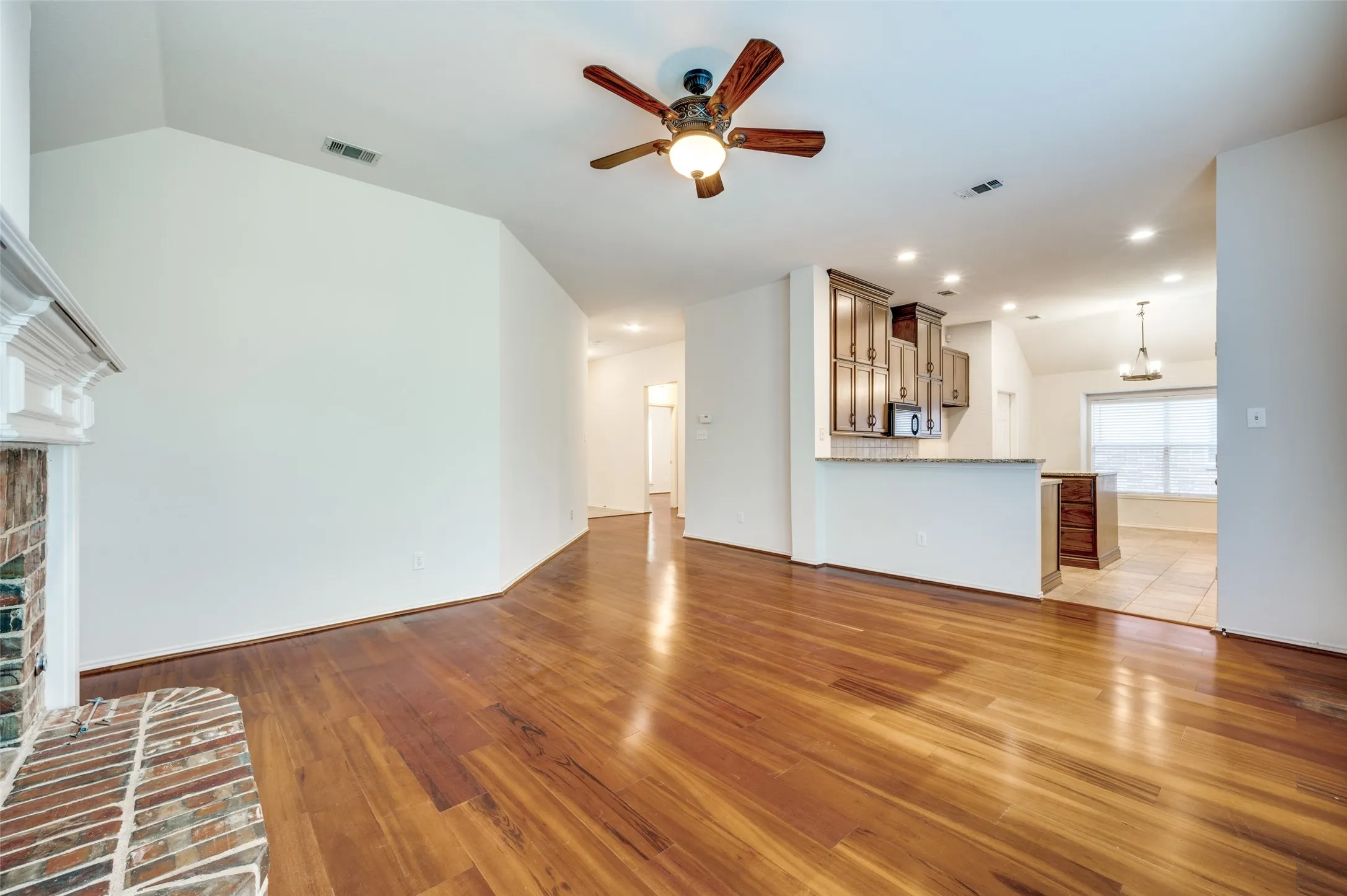 Single Family Residence For Sale in Denton County , 9133 Wichita Trail, Frisco, Texas 75033, 3 Bedroom, 2 Bathroom, 2 Garage spaces, 1,552 Sqft, built in 1999, mls#21359531, Real Estate Agent in Frisco, Homes For Sale in Denton county, Homes For Sale in Frisco, Realtor in Frisco Texas, Real Estate Brokerage Independent Realty Texas, Luminita Cordes Realtor