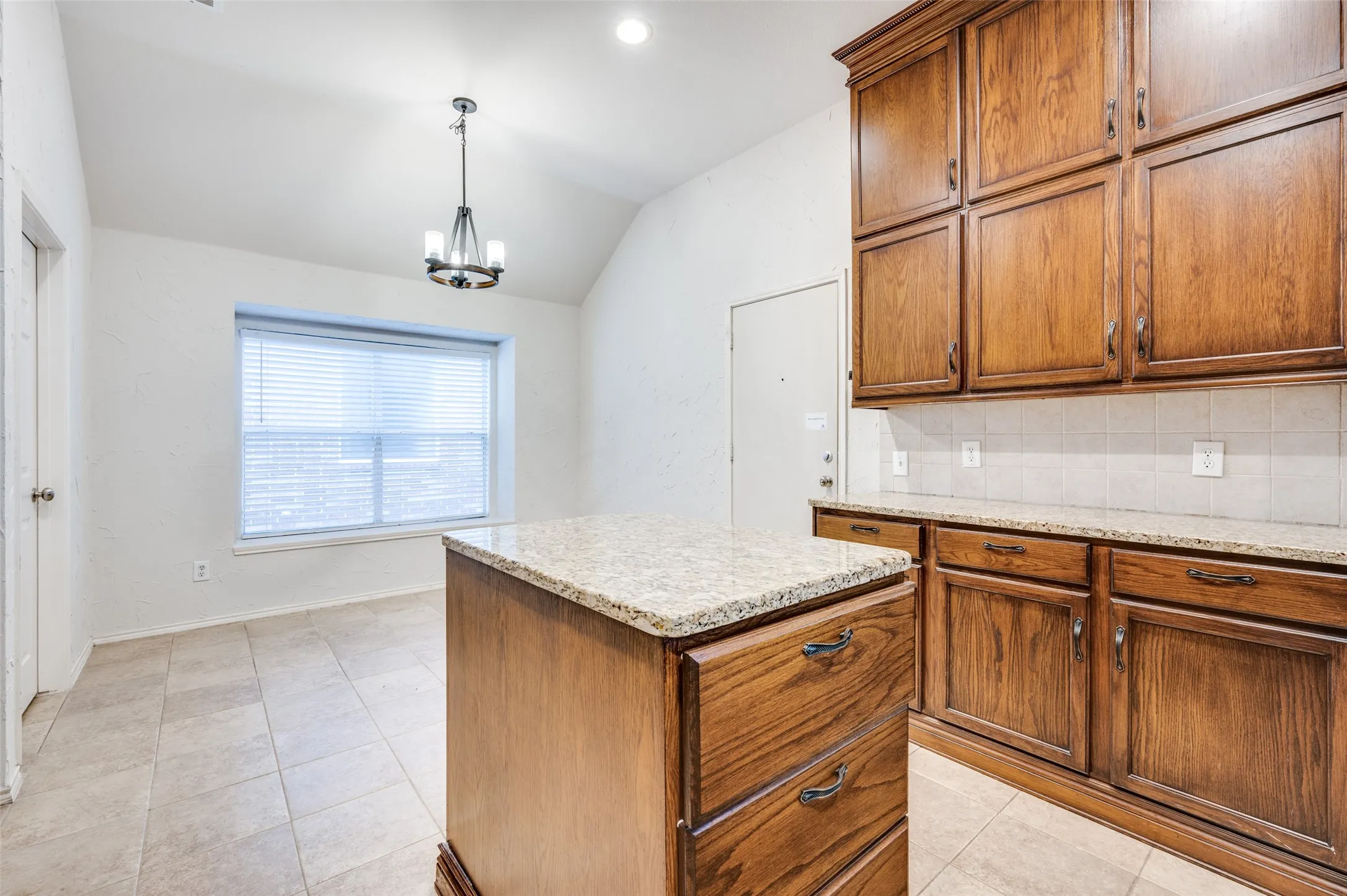 Single Family Residence For Sale in Denton County , 9133 Wichita Trail, Frisco, Texas 75033, 3 Bedroom, 2 Bathroom, 2 Garage spaces, 1,552 Sqft, built in 1999, mls#21359531, Real Estate Agent in Frisco, Homes For Sale in Denton county, Homes For Sale in Frisco, Realtor in Frisco Texas, Real Estate Brokerage Independent Realty Texas, Luminita Cordes Realtor
