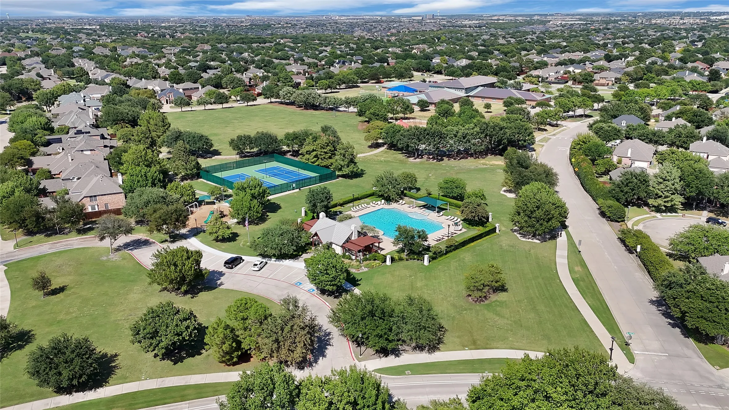 Single Family Residence For Sale in Denton County , 9133 Wichita Trail, Frisco, Texas 75033, 3 Bedroom, 2 Bathroom, 2 Garage spaces, 1,552 Sqft, built in 1999, mls#21359531, Real Estate Agent in Frisco, Homes For Sale in Denton county, Homes For Sale in Frisco, Realtor in Frisco Texas, Real Estate Brokerage Independent Realty Texas, Luminita Cordes Realtor