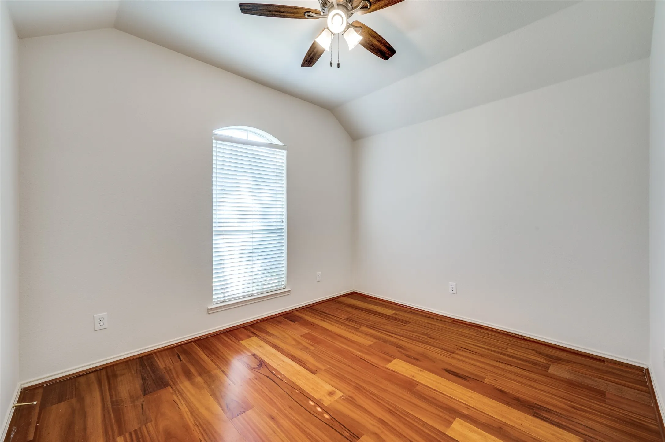 Single Family Residence For Sale in Denton County , 9133 Wichita Trail, Frisco, Texas 75033, 3 Bedroom, 2 Bathroom, 2 Garage spaces, 1,552 Sqft, built in 1999, mls#21359531, Real Estate Agent in Frisco, Homes For Sale in Denton county, Homes For Sale in Frisco, Realtor in Frisco Texas, Real Estate Brokerage Independent Realty Texas, Luminita Cordes Realtor