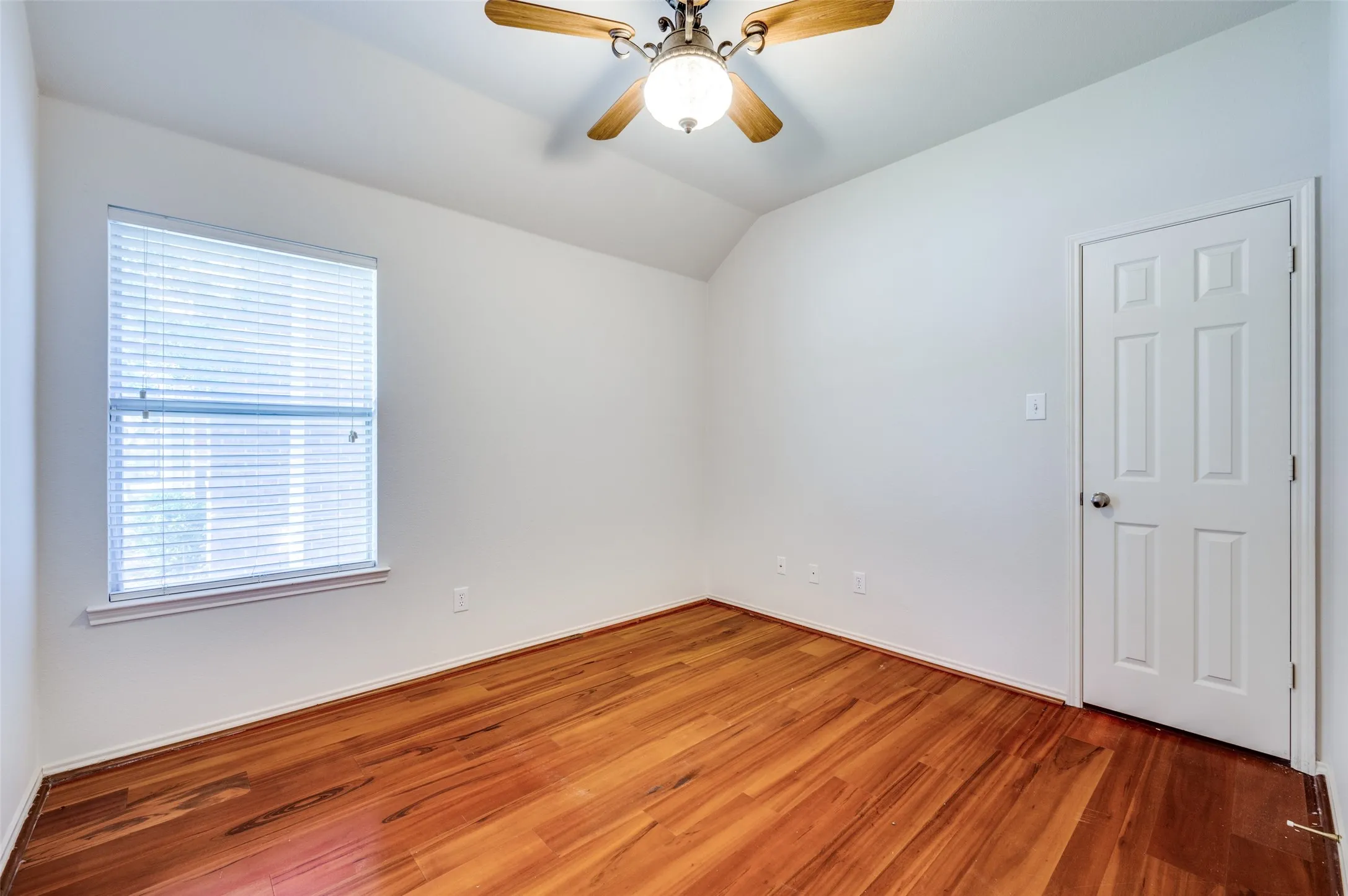 Single Family Residence For Sale in Denton County , 9133 Wichita Trail, Frisco, Texas 75033, 3 Bedroom, 2 Bathroom, 2 Garage spaces, 1,552 Sqft, built in 1999, mls#21359531, Real Estate Agent in Frisco, Homes For Sale in Denton county, Homes For Sale in Frisco, Realtor in Frisco Texas, Real Estate Brokerage Independent Realty Texas, Luminita Cordes Realtor