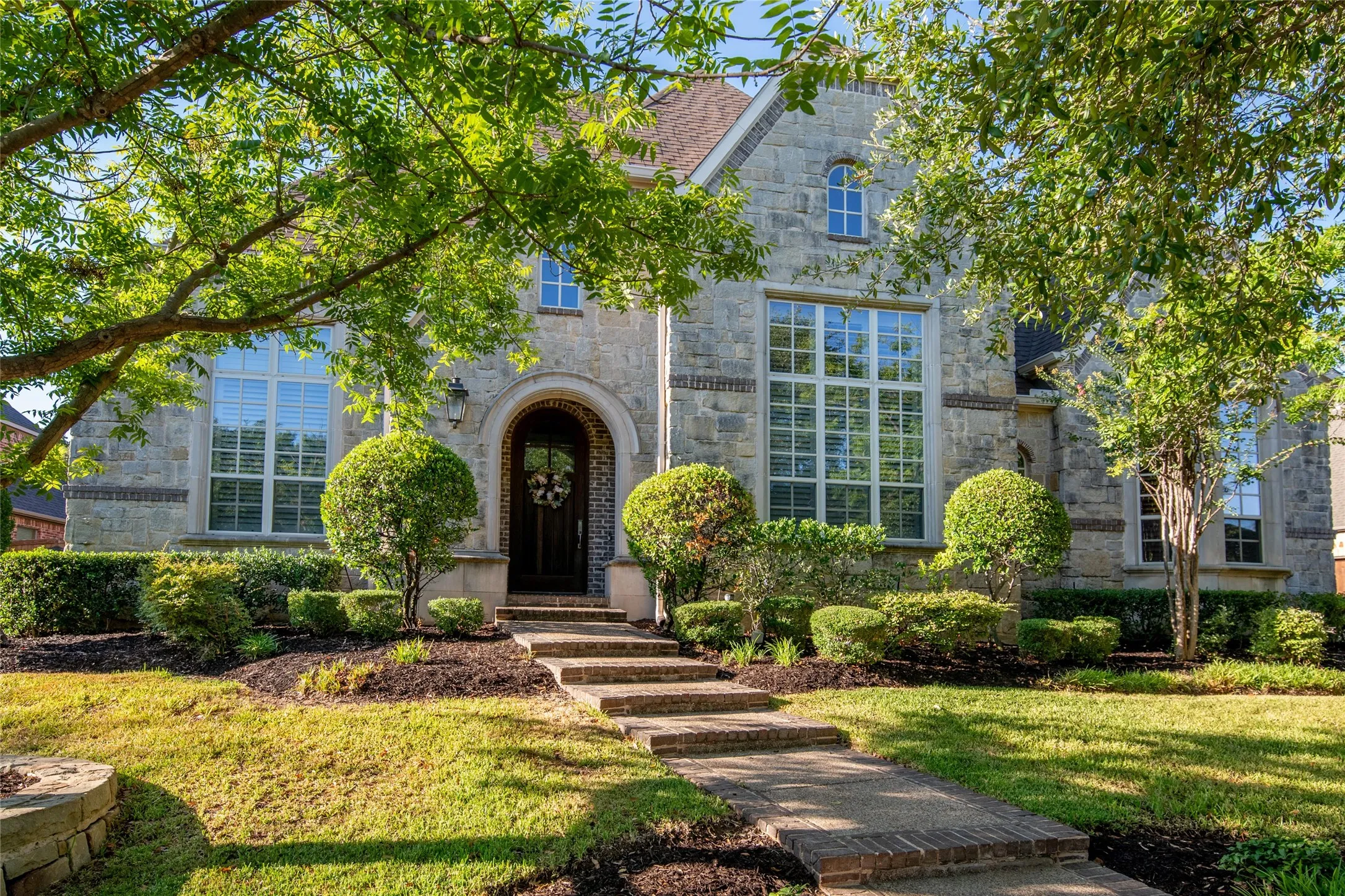 Beautifully landscaped and shaded by mature trees, this Bridlewood residence offers timeless curb appeal and a welcoming approach.