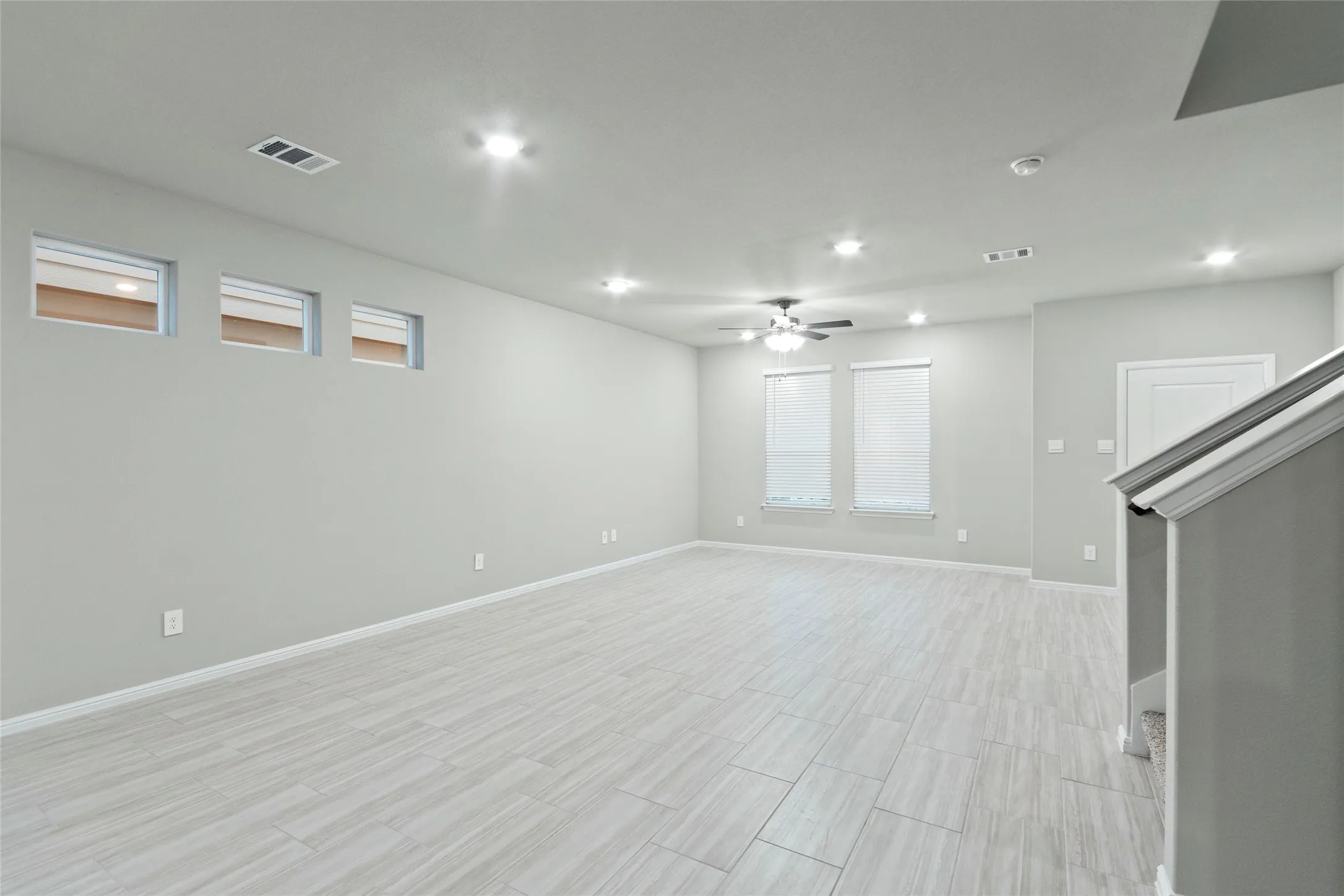 Empty room featuring baseboards, a ceiling fan, visible vents, and recessed lighting