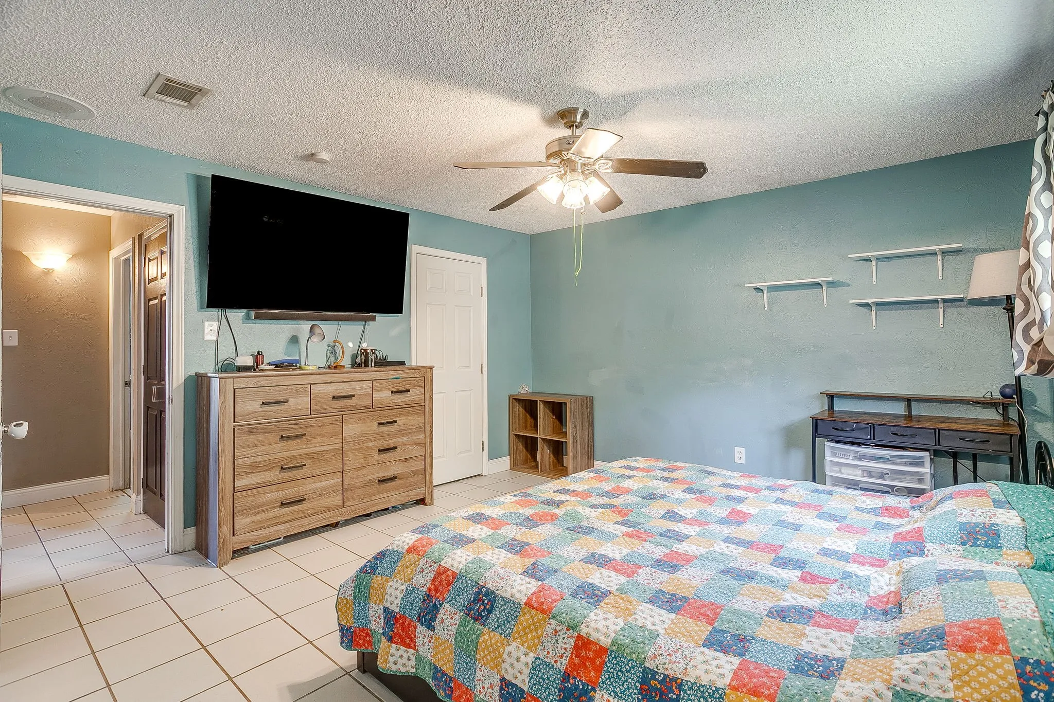 Single Family Residence For Sale in Tarrant County , 1105 Patrick Street, Crowley, Texas 76036, 3 Bedroom, 2 Bathroom, 2 Garage spaces, 1,222 Sqft, built in 1976, mls#21360858, Real Estate Agent in Crowley, Homes For Sale in Tarrant county, Homes For Sale in Crowley, Realtor in Crowley Texas, Real Estate Brokerage Independent Realty Texas, Luminita Cordes Realtor