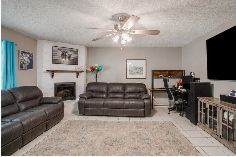 Single Family Residence For Sale in Tarrant County , 1105 Patrick Street, Crowley, Texas 76036, 3 Bedroom, 2 Bathroom, 2 Garage spaces, 1,222 Sqft, built in 1976, mls#21360858, Real Estate Agent in Crowley, Homes For Sale in Tarrant county, Homes For Sale in Crowley, Realtor in Crowley Texas, Real Estate Brokerage Independent Realty Texas, Luminita Cordes Realtor