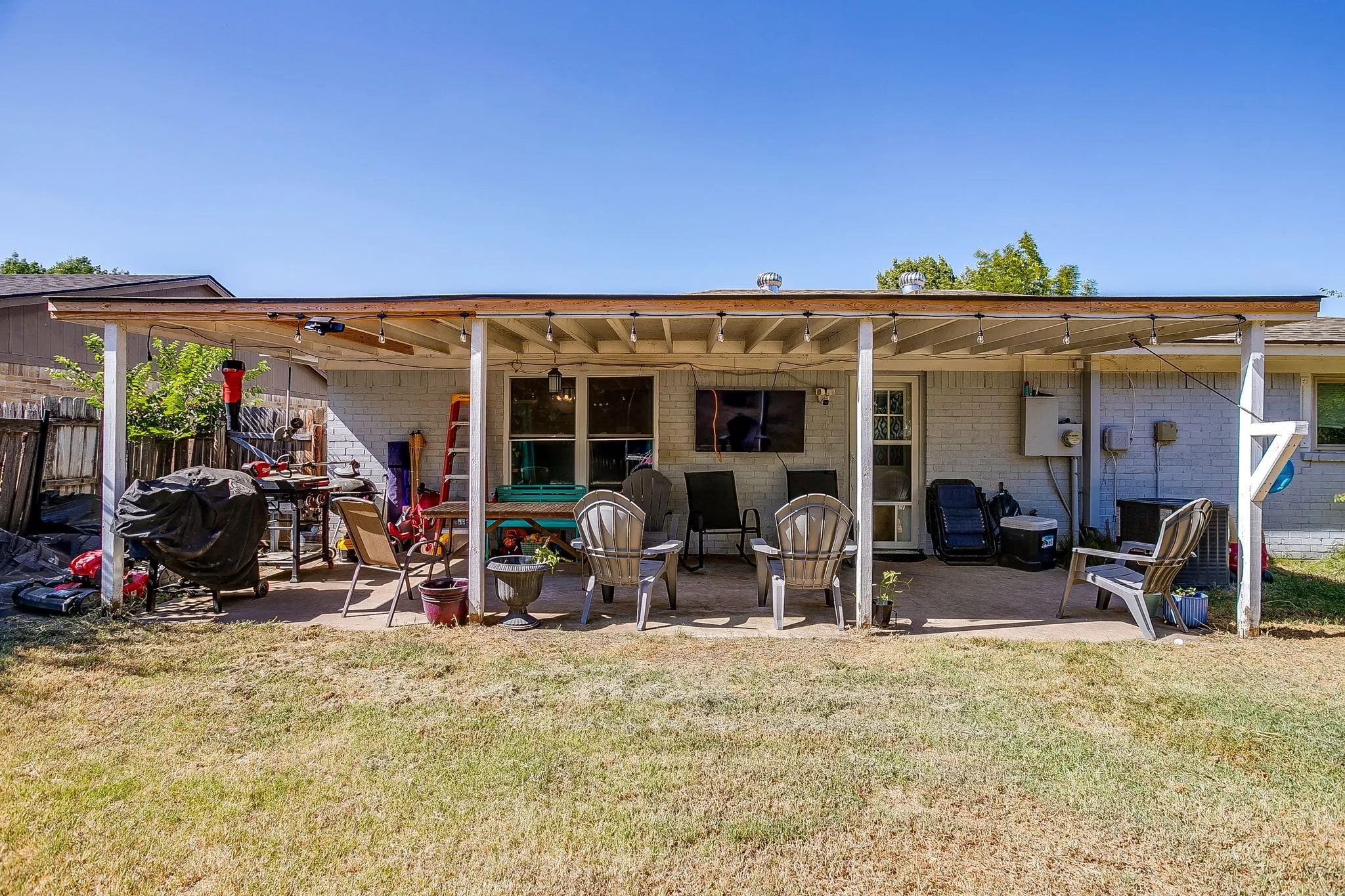 Single Family Residence For Sale in Tarrant County , 1105 Patrick Street, Crowley, Texas 76036, 3 Bedroom, 2 Bathroom, 2 Garage spaces, 1,222 Sqft, built in 1976, mls#21360858, Real Estate Agent in Crowley, Homes For Sale in Tarrant county, Homes For Sale in Crowley, Realtor in Crowley Texas, Real Estate Brokerage Independent Realty Texas, Luminita Cordes Realtor