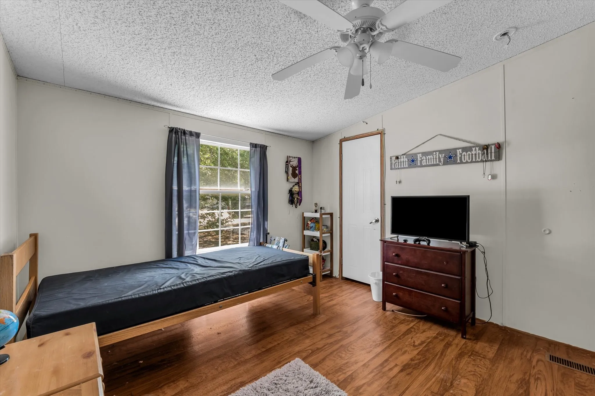 Mobile Home For Sale in Hill County , 163 Hcr 3255, Mount Calm, Texas 76673, 4 Bedroom, 2 Bathroom, Garage spaces, 2,240 Sqft, built in 2003, Price $225,000, mls#21360343, Real Estate Agent in Mount Calm, Homes For Sale in Hill county, Homes For Sale in Mount Calm, Realtor in Mount Calm Texas, Real Estate Brokerage Independent Realty Texas, Luminita Cordes Realtor