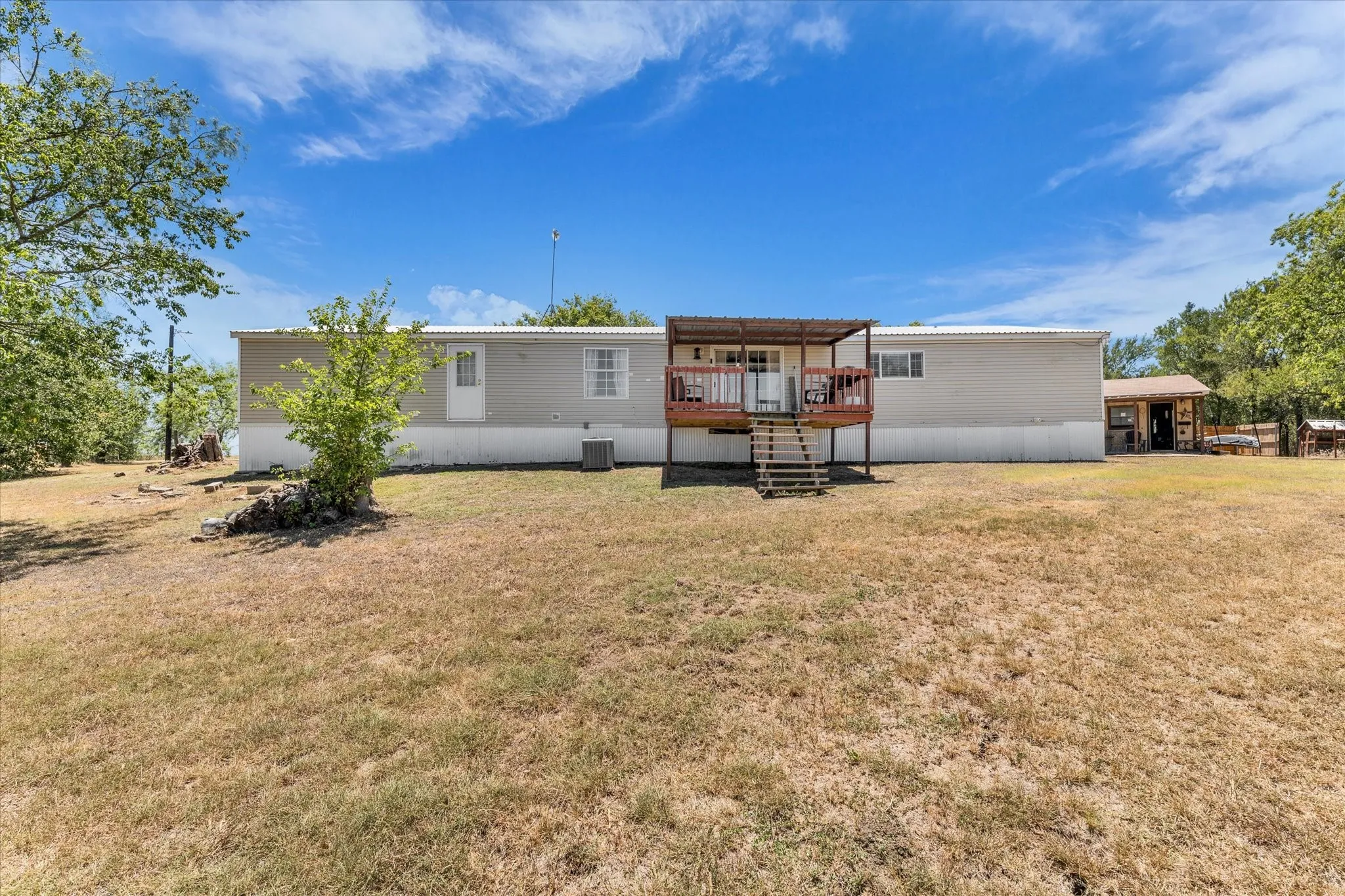 Mobile Home For Sale in Hill County , 163 Hcr 3255, Mount Calm, Texas 76673, 4 Bedroom, 2 Bathroom, Garage spaces, 2,240 Sqft, built in 2003, Price $225,000, mls#21360343, Real Estate Agent in Mount Calm, Homes For Sale in Hill county, Homes For Sale in Mount Calm, Realtor in Mount Calm Texas, Real Estate Brokerage Independent Realty Texas, Luminita Cordes Realtor
