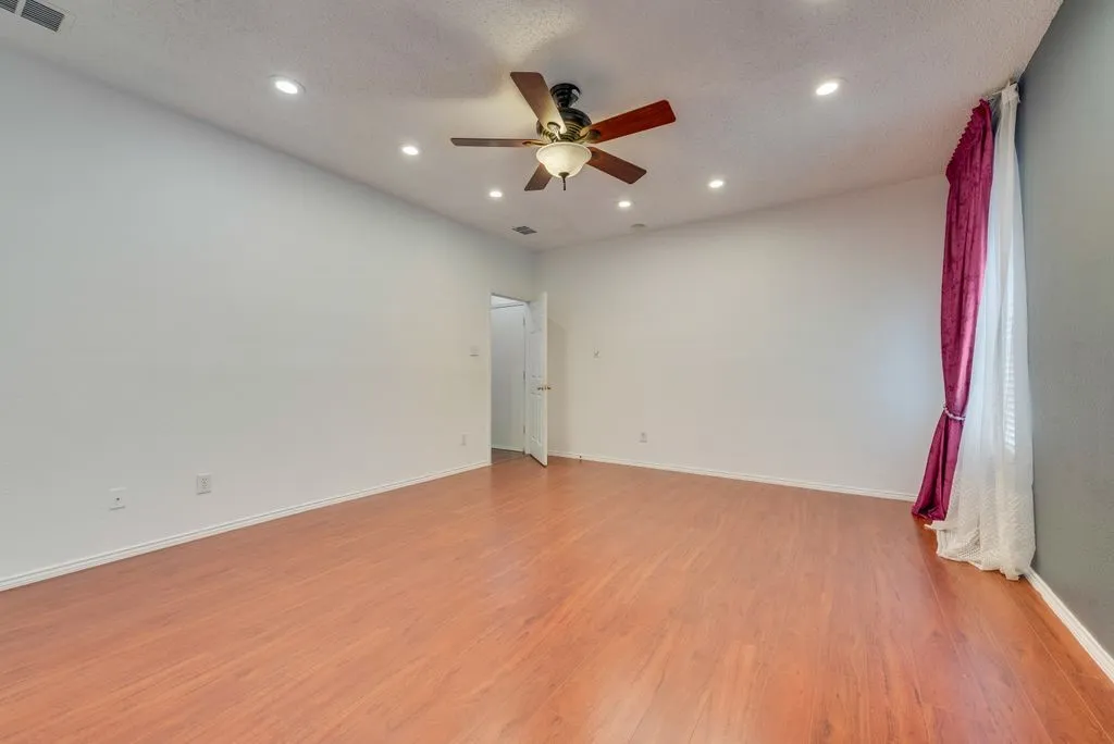 Single Family Residence For Sale in Dallas County , 5214 Alazan Bay Drive, Rowlett, Texas 75089, 4 Bedroom, 3 Bathroom, 2 Garage spaces, 2,858 Sqft, built in 2000, mls#21356744, Real Estate Agent in Rowlett, Homes For Sale in Dallas county, Homes For Sale in Rowlett, Realtor in Rowlett Texas, Real Estate Brokerage Independent Realty Texas, Luminita Cordes Realtor