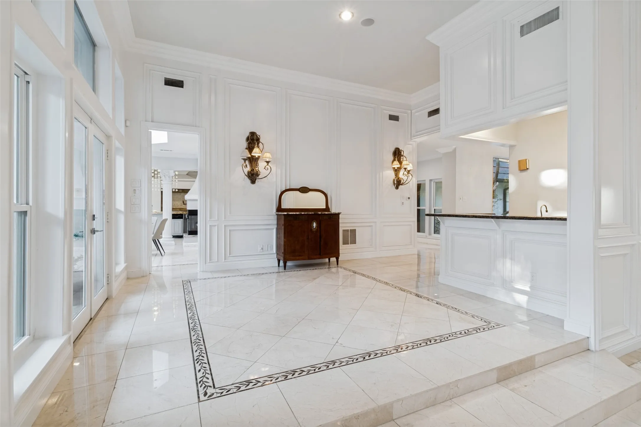 Single Family Residence For Sale in Dallas County , 14205 Hughes Lane, Dallas, Texas 75254, 5 Bedroom, 6 Bathroom, 3 Garage spaces, 6,347 Sqft, built in 1980, mls#21359573, Real Estate Agent in Dallas, Homes For Sale in Dallas county, Homes For Sale in Dallas, Realtor in Dallas Texas, Real Estate Brokerage Independent Realty Texas, Luminita Cordes Realtor