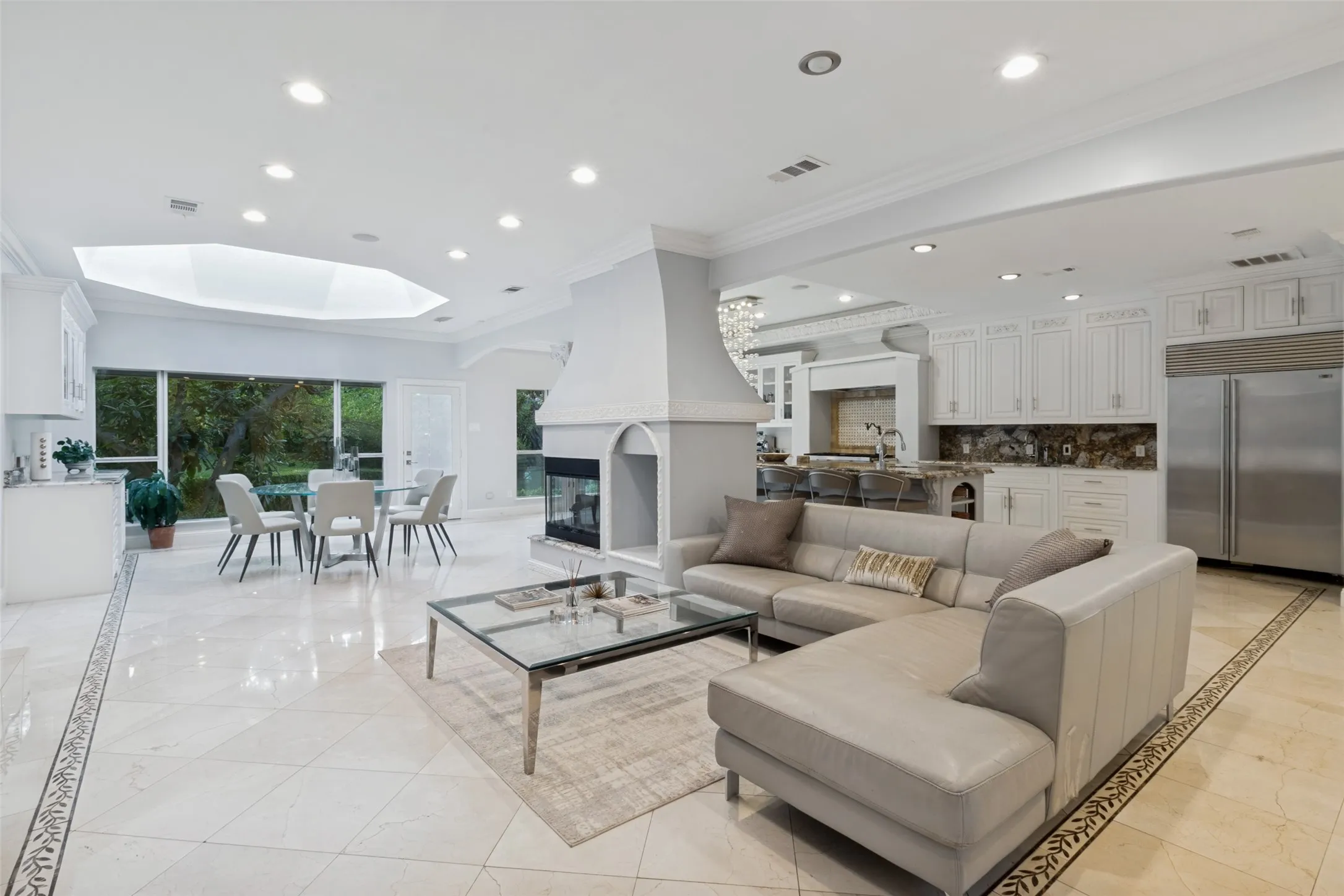 Single Family Residence For Sale in Dallas County , 14205 Hughes Lane, Dallas, Texas 75254, 5 Bedroom, 6 Bathroom, 3 Garage spaces, 6,347 Sqft, built in 1980, mls#21359573, Real Estate Agent in Dallas, Homes For Sale in Dallas county, Homes For Sale in Dallas, Realtor in Dallas Texas, Real Estate Brokerage Independent Realty Texas, Luminita Cordes Realtor