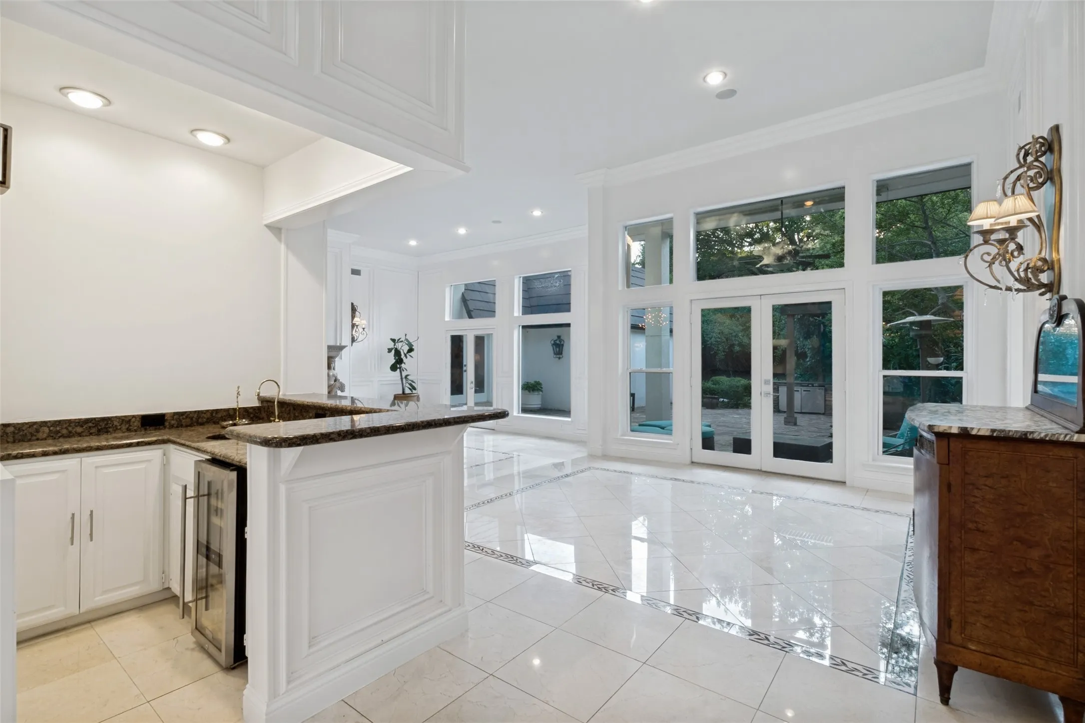 Single Family Residence For Sale in Dallas County , 14205 Hughes Lane, Dallas, Texas 75254, 5 Bedroom, 6 Bathroom, 3 Garage spaces, 6,347 Sqft, built in 1980, mls#21359573, Real Estate Agent in Dallas, Homes For Sale in Dallas county, Homes For Sale in Dallas, Realtor in Dallas Texas, Real Estate Brokerage Independent Realty Texas, Luminita Cordes Realtor