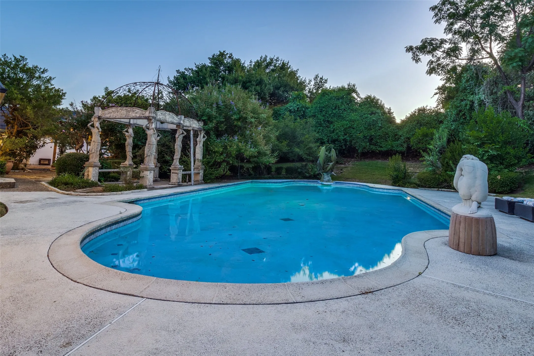 Single Family Residence For Sale in Dallas County , 14205 Hughes Lane, Dallas, Texas 75254, 5 Bedroom, 6 Bathroom, 3 Garage spaces, 6,347 Sqft, built in 1980, mls#21359573, Real Estate Agent in Dallas, Homes For Sale in Dallas county, Homes For Sale in Dallas, Realtor in Dallas Texas, Real Estate Brokerage Independent Realty Texas, Luminita Cordes Realtor