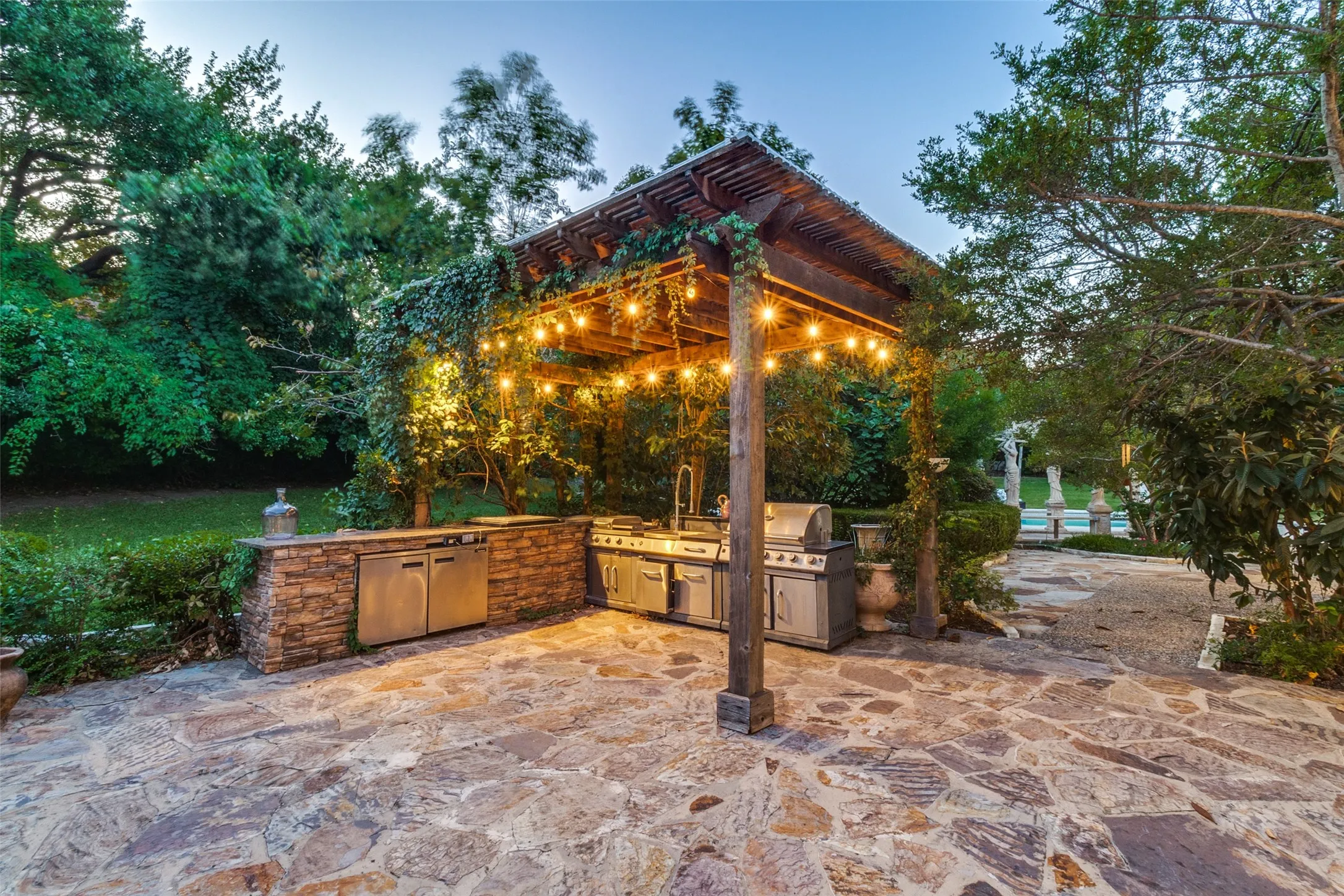 Single Family Residence For Sale in Dallas County , 14205 Hughes Lane, Dallas, Texas 75254, 5 Bedroom, 6 Bathroom, 3 Garage spaces, 6,347 Sqft, built in 1980, mls#21359573, Real Estate Agent in Dallas, Homes For Sale in Dallas county, Homes For Sale in Dallas, Realtor in Dallas Texas, Real Estate Brokerage Independent Realty Texas, Luminita Cordes Realtor