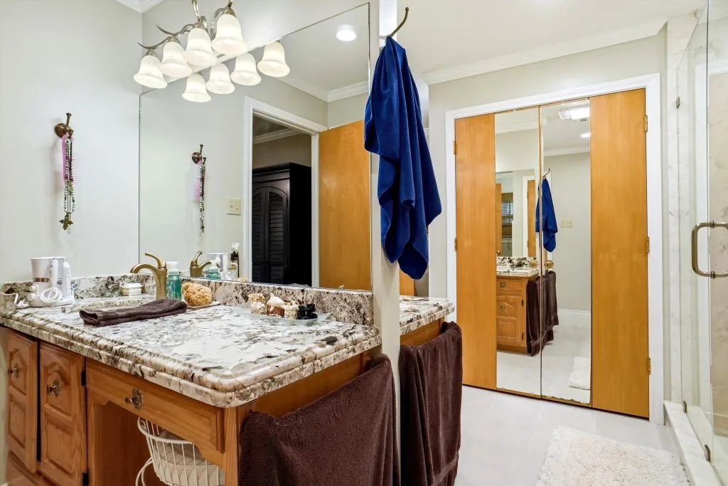 Single Family Residence For Sale in Wood County , 665 Private Road 5881, Yantis, Texas 75497, 2 Bedroom, 3 Bathroom, 3 Garage spaces, 2,935 Sqft, built in 1985, Price $880,000, mls#21360865, Real Estate Agent in Yantis, Homes For Sale in Wood county, Homes For Sale in Yantis, Realtor in Yantis Texas, Real Estate Brokerage Independent Realty Texas, Luminita Cordes Realtor