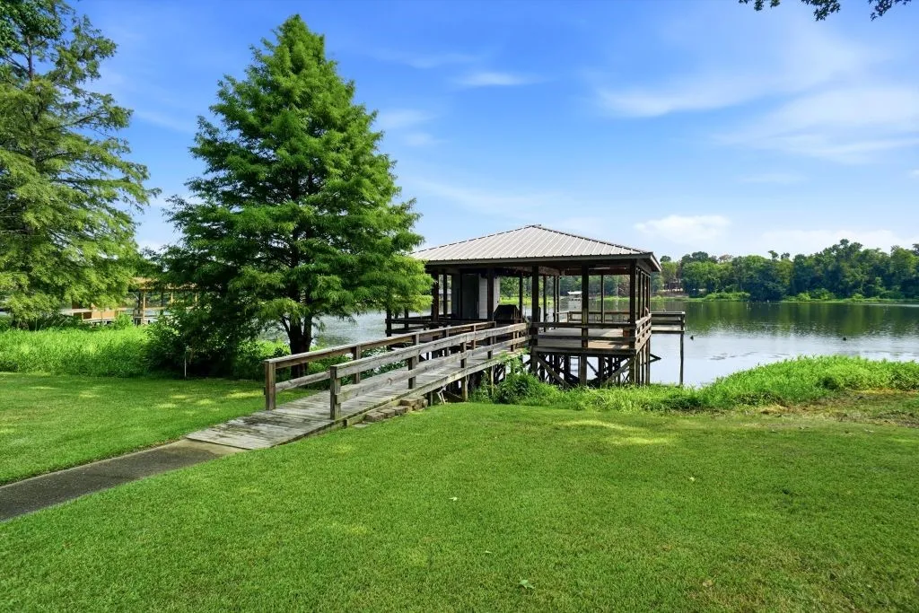 Single Family Residence For Sale in Wood County , 665 Private Road 5881, Yantis, Texas 75497, 2 Bedroom, 3 Bathroom, 3 Garage spaces, 2,935 Sqft, built in 1985, Price $880,000, mls#21360865, Real Estate Agent in Yantis, Homes For Sale in Wood county, Homes For Sale in Yantis, Realtor in Yantis Texas, Real Estate Brokerage Independent Realty Texas, Luminita Cordes Realtor
