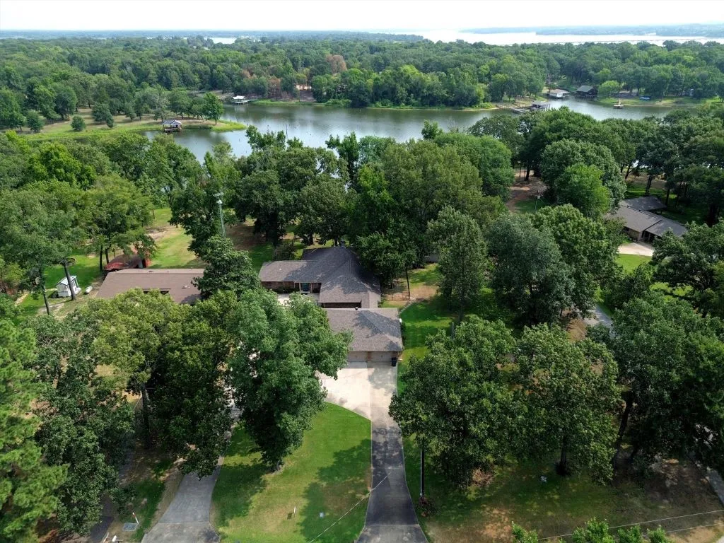 Single Family Residence For Sale in Wood County , 665 Private Road 5881, Yantis, Texas 75497, 2 Bedroom, 3 Bathroom, 3 Garage spaces, 2,935 Sqft, built in 1985, Price $880,000, mls#21360865, Real Estate Agent in Yantis, Homes For Sale in Wood county, Homes For Sale in Yantis, Realtor in Yantis Texas, Real Estate Brokerage Independent Realty Texas, Luminita Cordes Realtor