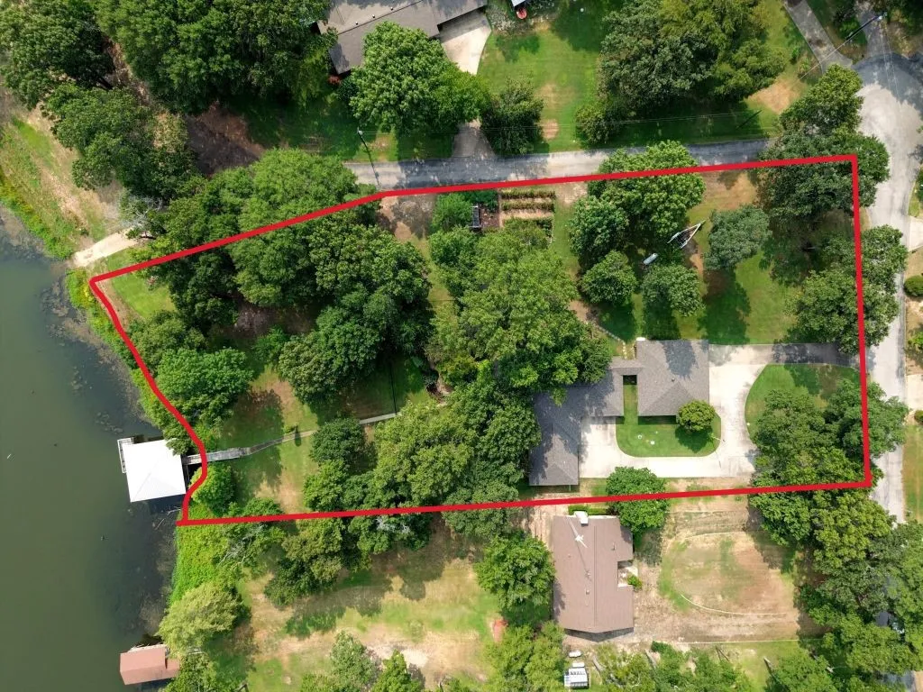 Single Family Residence For Sale in Wood County , 665 Private Road 5881, Yantis, Texas 75497, 2 Bedroom, 3 Bathroom, 3 Garage spaces, 2,935 Sqft, built in 1985, Price $880,000, mls#21360865, Real Estate Agent in Yantis, Homes For Sale in Wood county, Homes For Sale in Yantis, Realtor in Yantis Texas, Real Estate Brokerage Independent Realty Texas, Luminita Cordes Realtor