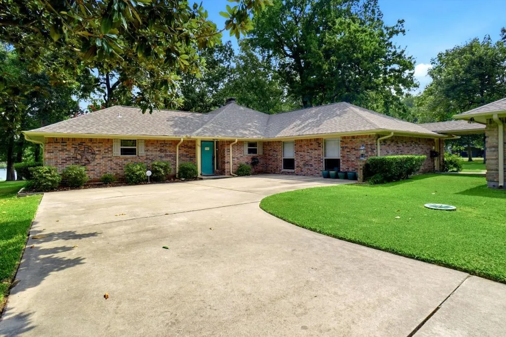 Single Family Residence For Sale in Wood County , 665 Private Road 5881, Yantis, Texas 75497, 2 Bedroom, 3 Bathroom, 3 Garage spaces, 2,935 Sqft, built in 1985, Price $880,000, mls#21360865, Real Estate Agent in Yantis, Homes For Sale in Wood county, Homes For Sale in Yantis, Realtor in Yantis Texas, Real Estate Brokerage Independent Realty Texas, Luminita Cordes Realtor