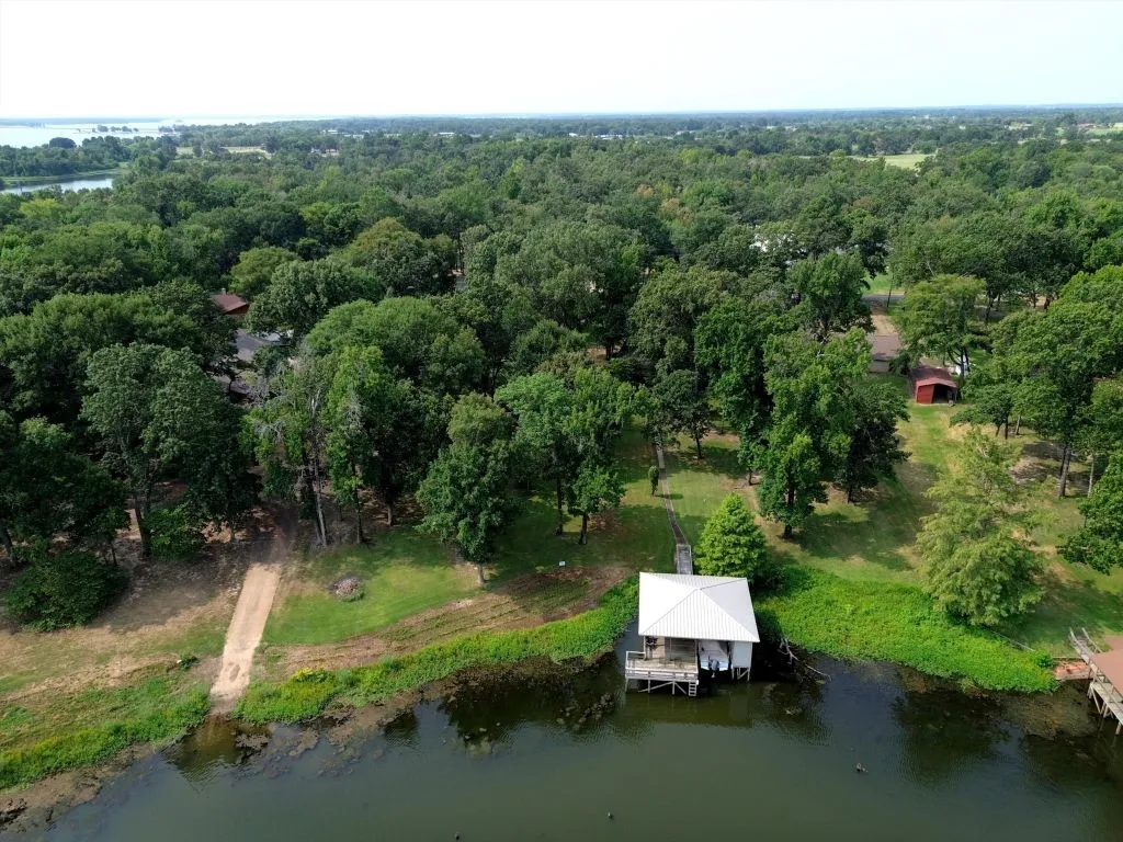 Single Family Residence For Sale in Wood County , 665 Private Road 5881, Yantis, Texas 75497, 2 Bedroom, 3 Bathroom, 3 Garage spaces, 2,935 Sqft, built in 1985, Price $880,000, mls#21360865, Real Estate Agent in Yantis, Homes For Sale in Wood county, Homes For Sale in Yantis, Realtor in Yantis Texas, Real Estate Brokerage Independent Realty Texas, Luminita Cordes Realtor