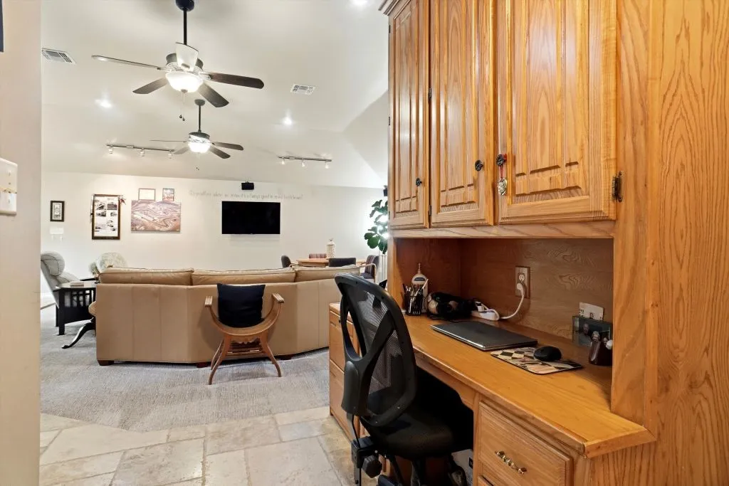 Single Family Residence For Sale in Wood County , 665 Private Road 5881, Yantis, Texas 75497, 2 Bedroom, 3 Bathroom, 3 Garage spaces, 2,935 Sqft, built in 1985, Price $880,000, mls#21360865, Real Estate Agent in Yantis, Homes For Sale in Wood county, Homes For Sale in Yantis, Realtor in Yantis Texas, Real Estate Brokerage Independent Realty Texas, Luminita Cordes Realtor