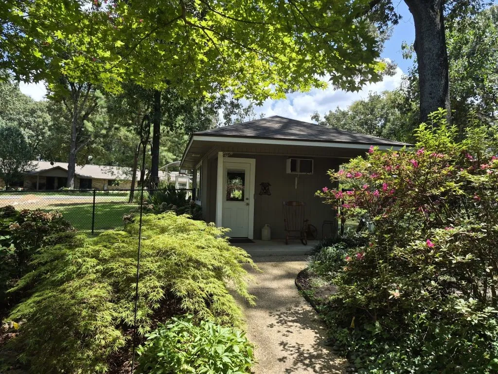 Single Family Residence For Sale in Wood County , 665 Private Road 5881, Yantis, Texas 75497, 2 Bedroom, 3 Bathroom, 3 Garage spaces, 2,935 Sqft, built in 1985, Price $880,000, mls#21360865, Real Estate Agent in Yantis, Homes For Sale in Wood county, Homes For Sale in Yantis, Realtor in Yantis Texas, Real Estate Brokerage Independent Realty Texas, Luminita Cordes Realtor