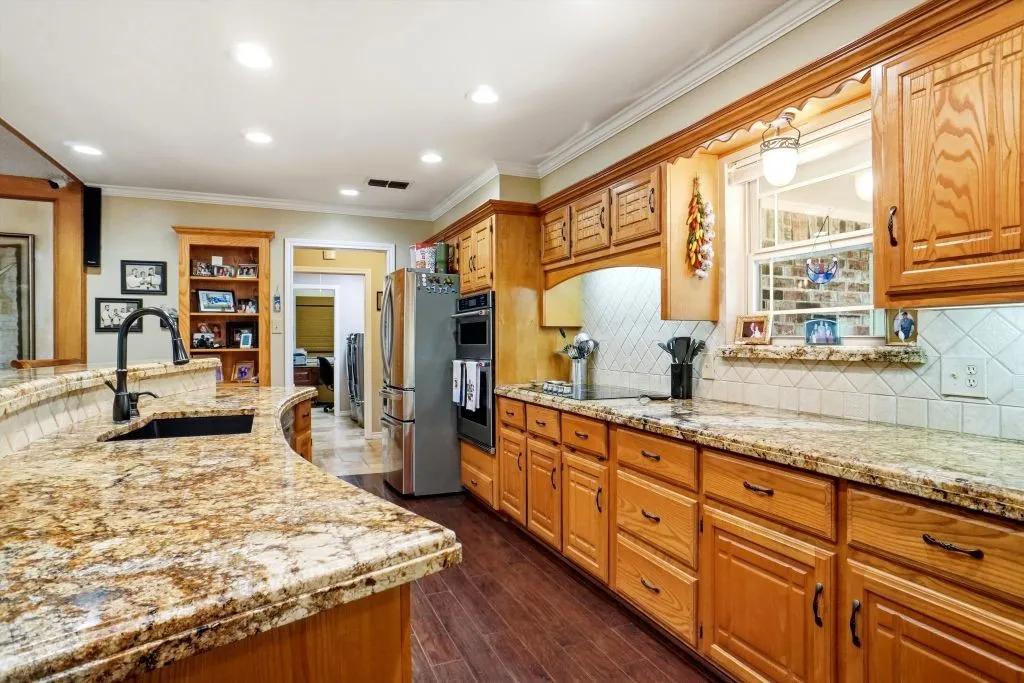 Single Family Residence For Sale in Wood County , 665 Private Road 5881, Yantis, Texas 75497, 2 Bedroom, 3 Bathroom, 3 Garage spaces, 2,935 Sqft, built in 1985, Price $880,000, mls#21360865, Real Estate Agent in Yantis, Homes For Sale in Wood county, Homes For Sale in Yantis, Realtor in Yantis Texas, Real Estate Brokerage Independent Realty Texas, Luminita Cordes Realtor