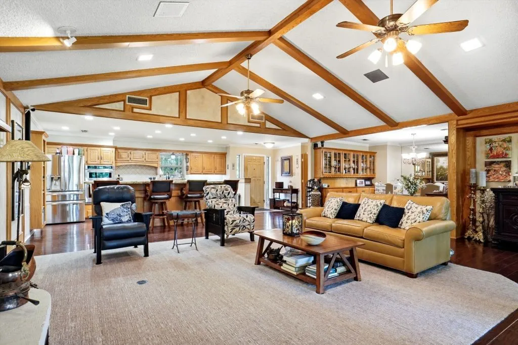 Single Family Residence For Sale in Wood County , 665 Private Road 5881, Yantis, Texas 75497, 2 Bedroom, 3 Bathroom, 3 Garage spaces, 2,935 Sqft, built in 1985, Price $880,000, mls#21360865, Real Estate Agent in Yantis, Homes For Sale in Wood county, Homes For Sale in Yantis, Realtor in Yantis Texas, Real Estate Brokerage Independent Realty Texas, Luminita Cordes Realtor