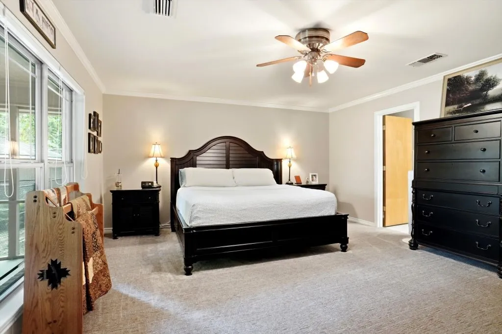 Single Family Residence For Sale in Wood County , 665 Private Road 5881, Yantis, Texas 75497, 2 Bedroom, 3 Bathroom, 3 Garage spaces, 2,935 Sqft, built in 1985, Price $880,000, mls#21360865, Real Estate Agent in Yantis, Homes For Sale in Wood county, Homes For Sale in Yantis, Realtor in Yantis Texas, Real Estate Brokerage Independent Realty Texas, Luminita Cordes Realtor