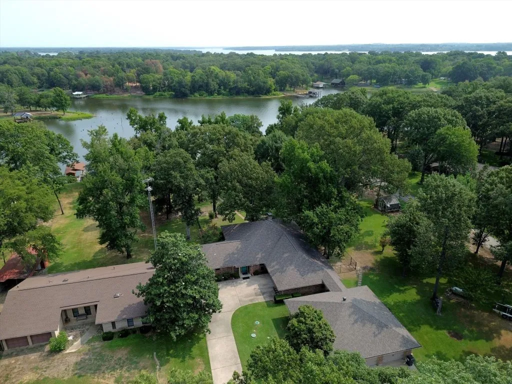 Single Family Residence For Sale in Wood County , 665 Private Road 5881, Yantis, Texas 75497, 2 Bedroom, 3 Bathroom, 3 Garage spaces, 2,935 Sqft, built in 1985, Price $880,000, mls#21360865, Real Estate Agent in Yantis, Homes For Sale in Wood county, Homes For Sale in Yantis, Realtor in Yantis Texas, Real Estate Brokerage Independent Realty Texas, Luminita Cordes Realtor