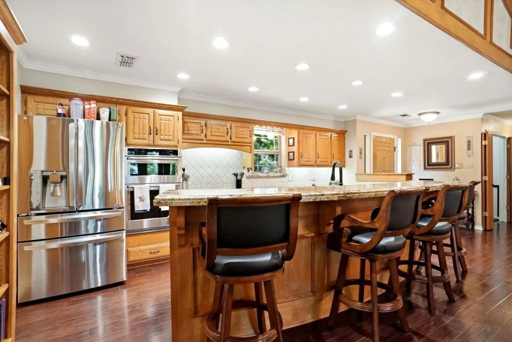 Single Family Residence For Sale in Wood County , 665 Private Road 5881, Yantis, Texas 75497, 2 Bedroom, 3 Bathroom, 3 Garage spaces, 2,935 Sqft, built in 1985, Price $880,000, mls#21360865, Real Estate Agent in Yantis, Homes For Sale in Wood county, Homes For Sale in Yantis, Realtor in Yantis Texas, Real Estate Brokerage Independent Realty Texas, Luminita Cordes Realtor