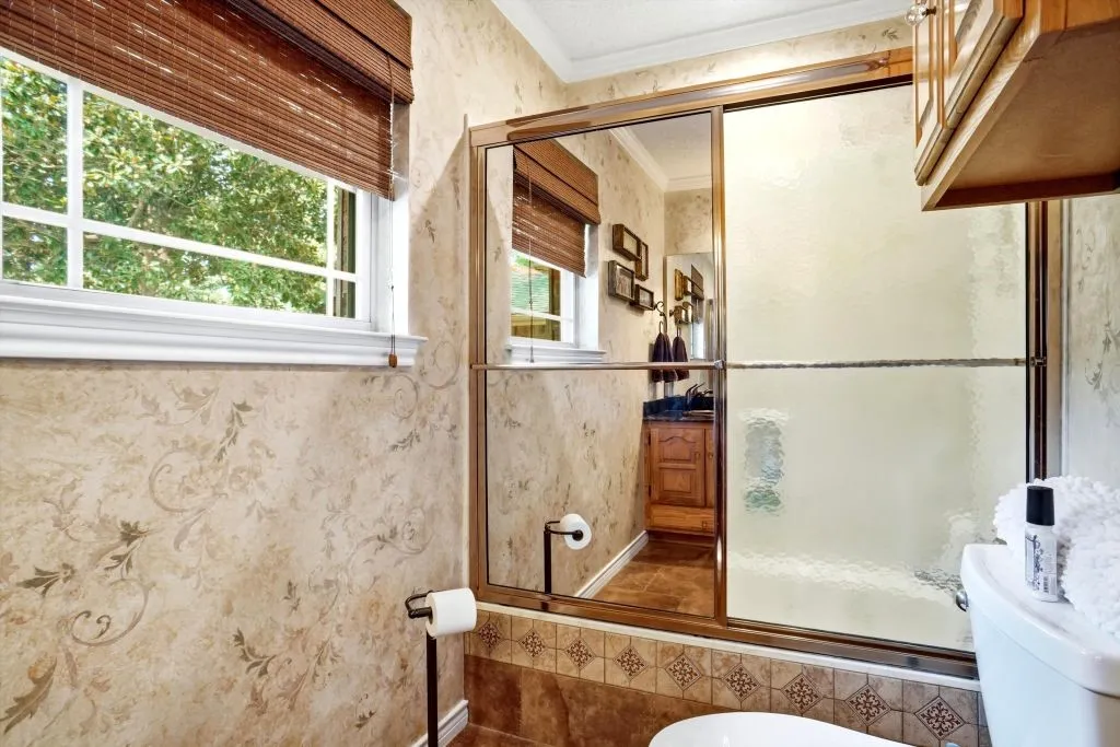 Single Family Residence For Sale in Wood County , 665 Private Road 5881, Yantis, Texas 75497, 2 Bedroom, 3 Bathroom, 3 Garage spaces, 2,935 Sqft, built in 1985, Price $880,000, mls#21360865, Real Estate Agent in Yantis, Homes For Sale in Wood county, Homes For Sale in Yantis, Realtor in Yantis Texas, Real Estate Brokerage Independent Realty Texas, Luminita Cordes Realtor