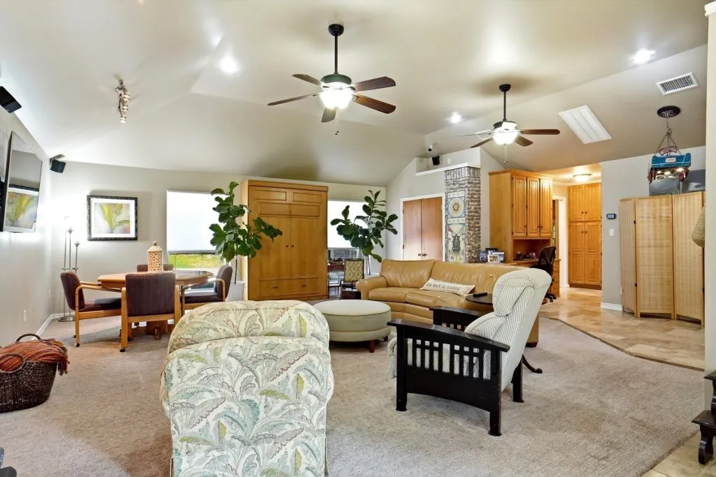 Single Family Residence For Sale in Wood County , 665 Private Road 5881, Yantis, Texas 75497, 2 Bedroom, 3 Bathroom, 3 Garage spaces, 2,935 Sqft, built in 1985, Price $880,000, mls#21360865, Real Estate Agent in Yantis, Homes For Sale in Wood county, Homes For Sale in Yantis, Realtor in Yantis Texas, Real Estate Brokerage Independent Realty Texas, Luminita Cordes Realtor