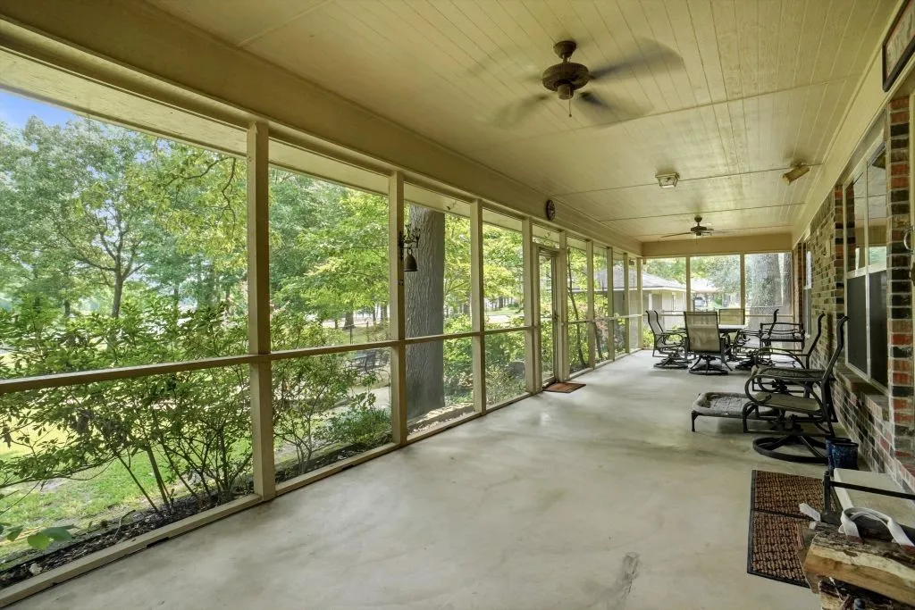 Single Family Residence For Sale in Wood County , 665 Private Road 5881, Yantis, Texas 75497, 2 Bedroom, 3 Bathroom, 3 Garage spaces, 2,935 Sqft, built in 1985, Price $880,000, mls#21360865, Real Estate Agent in Yantis, Homes For Sale in Wood county, Homes For Sale in Yantis, Realtor in Yantis Texas, Real Estate Brokerage Independent Realty Texas, Luminita Cordes Realtor