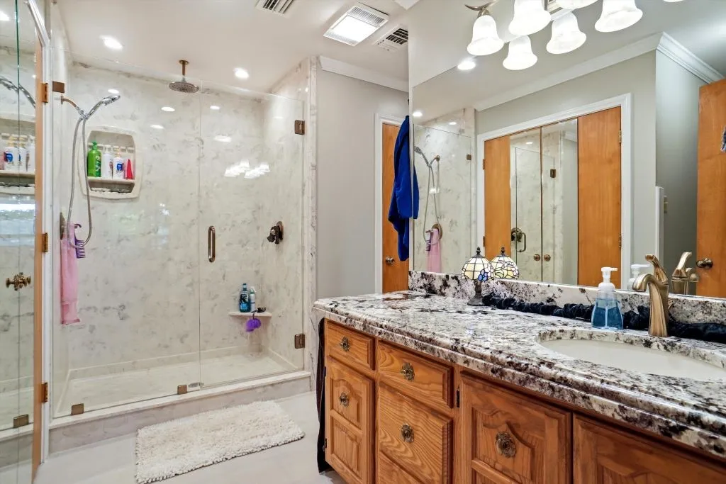 Single Family Residence For Sale in Wood County , 665 Private Road 5881, Yantis, Texas 75497, 2 Bedroom, 3 Bathroom, 3 Garage spaces, 2,935 Sqft, built in 1985, Price $880,000, mls#21360865, Real Estate Agent in Yantis, Homes For Sale in Wood county, Homes For Sale in Yantis, Realtor in Yantis Texas, Real Estate Brokerage Independent Realty Texas, Luminita Cordes Realtor