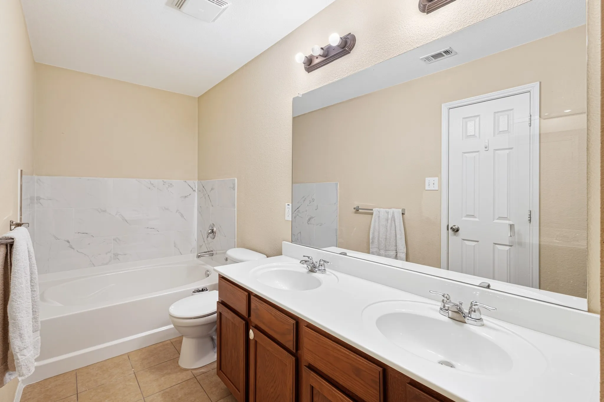 Single Family Residence For Rent in Collin County , 12947 Michelle Drive, Frisco, Texas 75035, 3 Bedroom, 2 Bathroom, 2 Garage spaces, 1,660 Sqft, built in 2011, mls#21360844, Real Estate Agent in Frisco, Homes For Rent in Collin county, Homes For Rent in Frisco, Realtor in Frisco Texas, Real Estate Brokerage Independent Realty Texas, Luminita Cordes Realtor