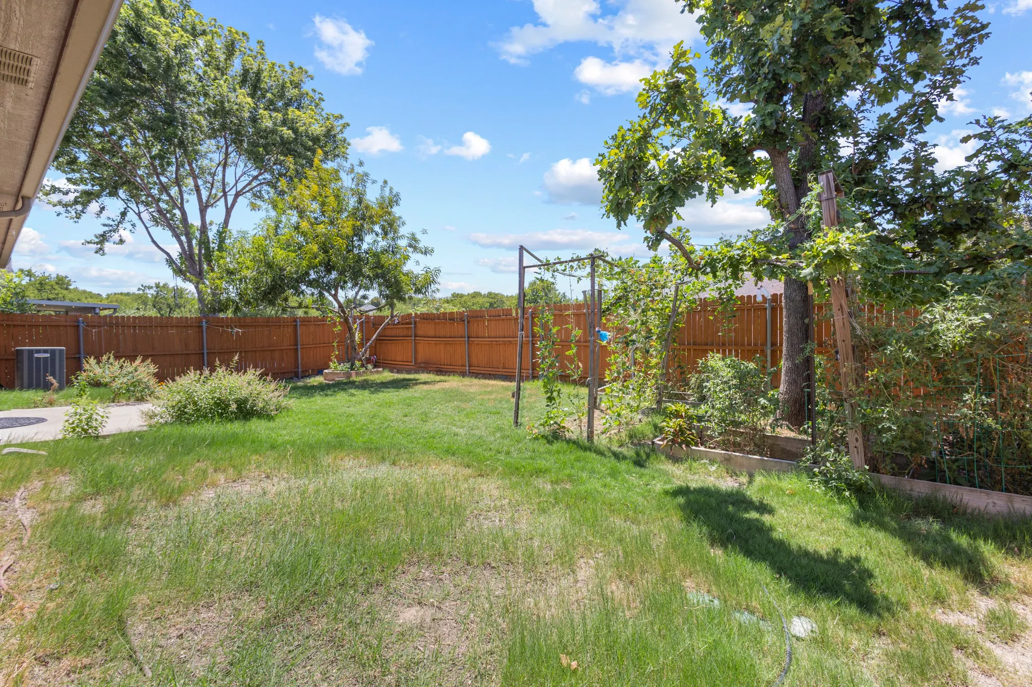 Single Family Residence For Rent in Collin County , 12947 Michelle Drive, Frisco, Texas 75035, 3 Bedroom, 2 Bathroom, 2 Garage spaces, 1,660 Sqft, built in 2011, mls#21360844, Real Estate Agent in Frisco, Homes For Rent in Collin county, Homes For Rent in Frisco, Realtor in Frisco Texas, Real Estate Brokerage Independent Realty Texas, Luminita Cordes Realtor