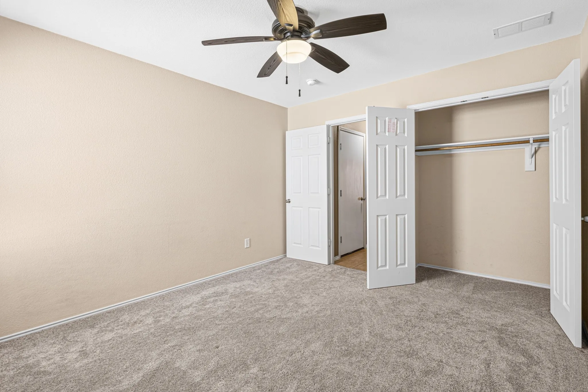 Single Family Residence For Rent in Collin County , 12947 Michelle Drive, Frisco, Texas 75035, 3 Bedroom, 2 Bathroom, 2 Garage spaces, 1,660 Sqft, built in 2011, mls#21360844, Real Estate Agent in Frisco, Homes For Rent in Collin county, Homes For Rent in Frisco, Realtor in Frisco Texas, Real Estate Brokerage Independent Realty Texas, Luminita Cordes Realtor