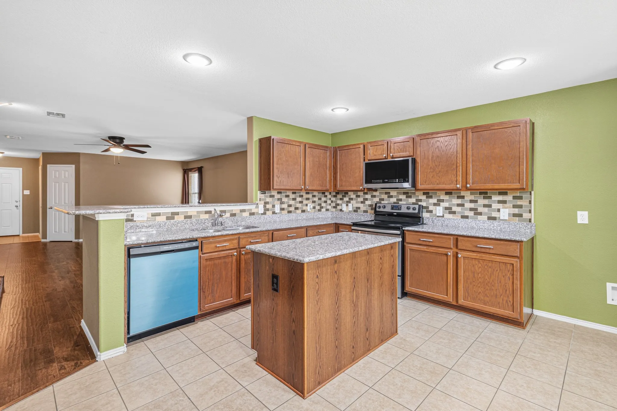 Single Family Residence For Rent in Collin County , 12947 Michelle Drive, Frisco, Texas 75035, 3 Bedroom, 2 Bathroom, 2 Garage spaces, 1,660 Sqft, built in 2011, mls#21360844, Real Estate Agent in Frisco, Homes For Rent in Collin county, Homes For Rent in Frisco, Realtor in Frisco Texas, Real Estate Brokerage Independent Realty Texas, Luminita Cordes Realtor