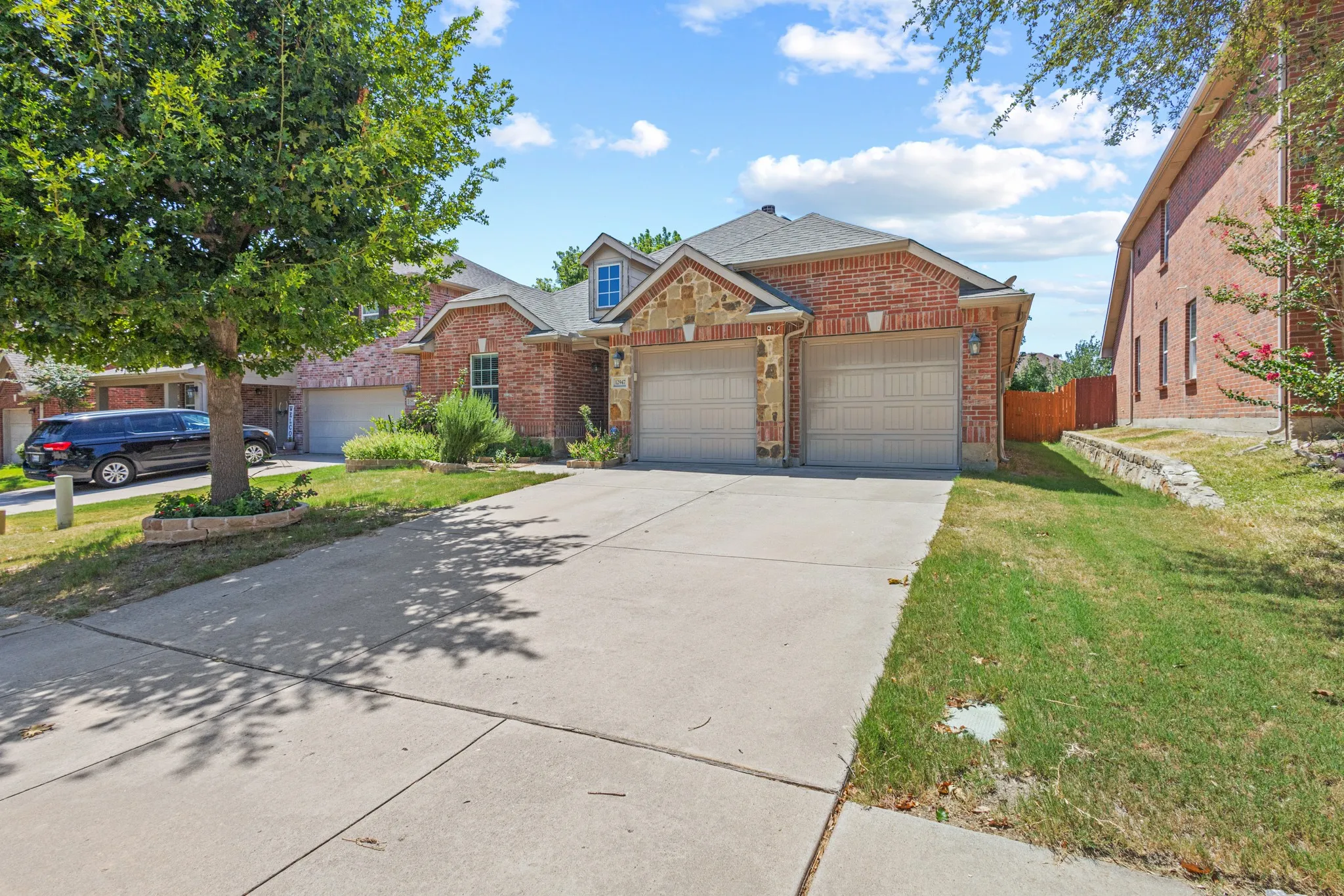 Single Family Residence For Rent in Collin County , 12947 Michelle Drive, Frisco, Texas 75035, 3 Bedroom, 2 Bathroom, 2 Garage spaces, 1,660 Sqft, built in 2011, mls#21360844, Real Estate Agent in Frisco, Homes For Rent in Collin county, Homes For Rent in Frisco, Realtor in Frisco Texas, Real Estate Brokerage Independent Realty Texas, Luminita Cordes Realtor