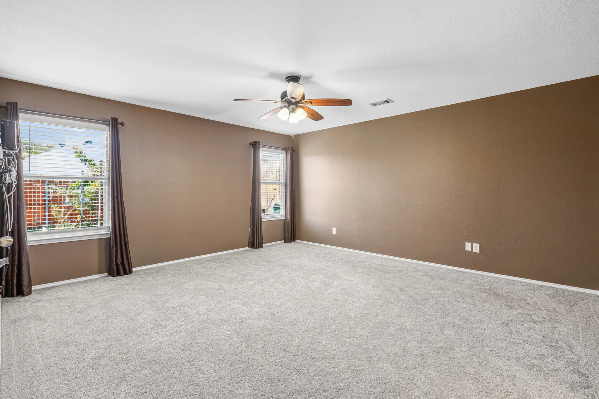 Single Family Residence For Rent in Collin County , 12947 Michelle Drive, Frisco, Texas 75035, 3 Bedroom, 2 Bathroom, 2 Garage spaces, 1,660 Sqft, built in 2011, mls#21360844, Real Estate Agent in Frisco, Homes For Rent in Collin county, Homes For Rent in Frisco, Realtor in Frisco Texas, Real Estate Brokerage Independent Realty Texas, Luminita Cordes Realtor