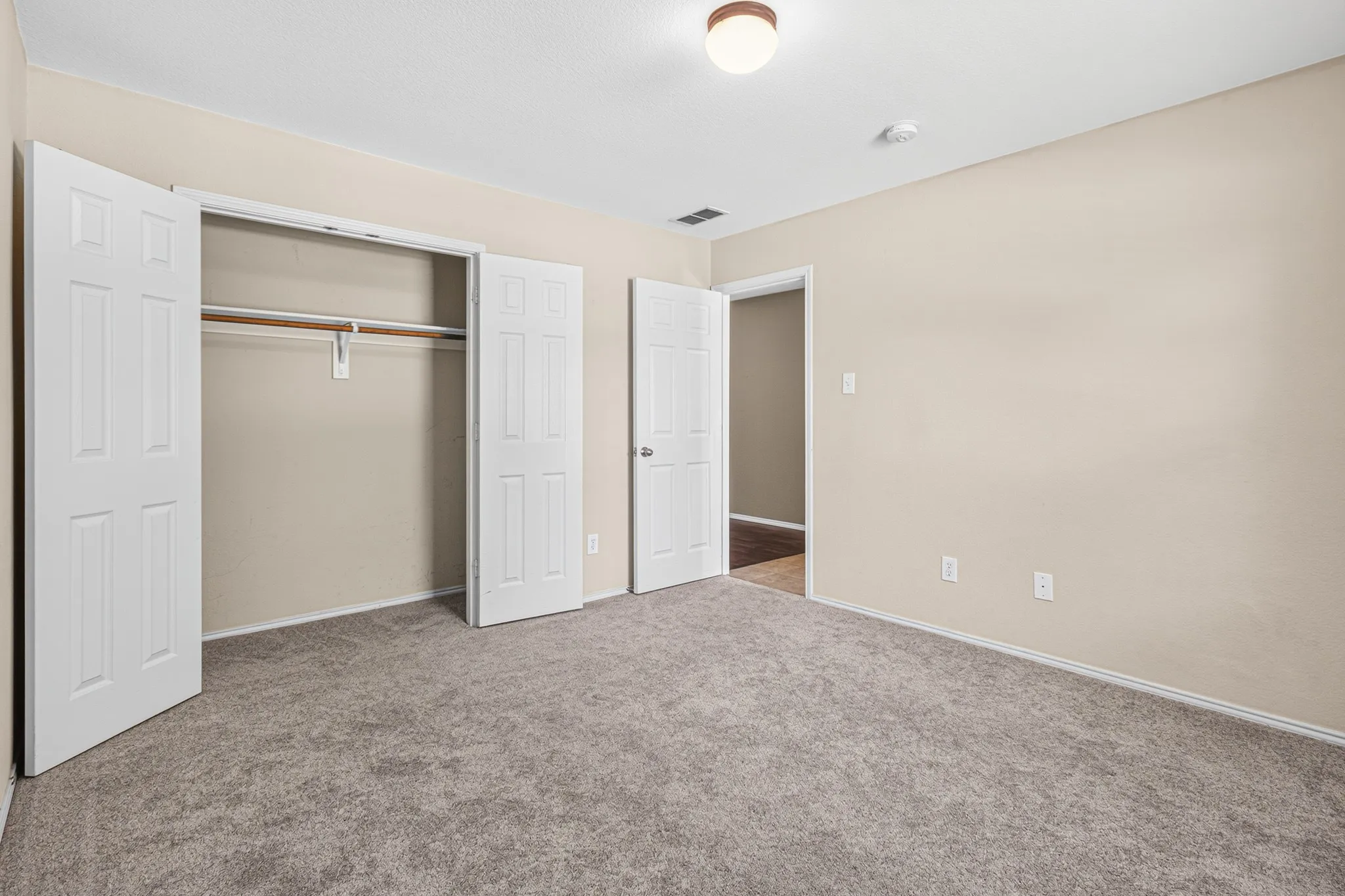 Single Family Residence For Rent in Collin County , 12947 Michelle Drive, Frisco, Texas 75035, 3 Bedroom, 2 Bathroom, 2 Garage spaces, 1,660 Sqft, built in 2011, mls#21360844, Real Estate Agent in Frisco, Homes For Rent in Collin county, Homes For Rent in Frisco, Realtor in Frisco Texas, Real Estate Brokerage Independent Realty Texas, Luminita Cordes Realtor