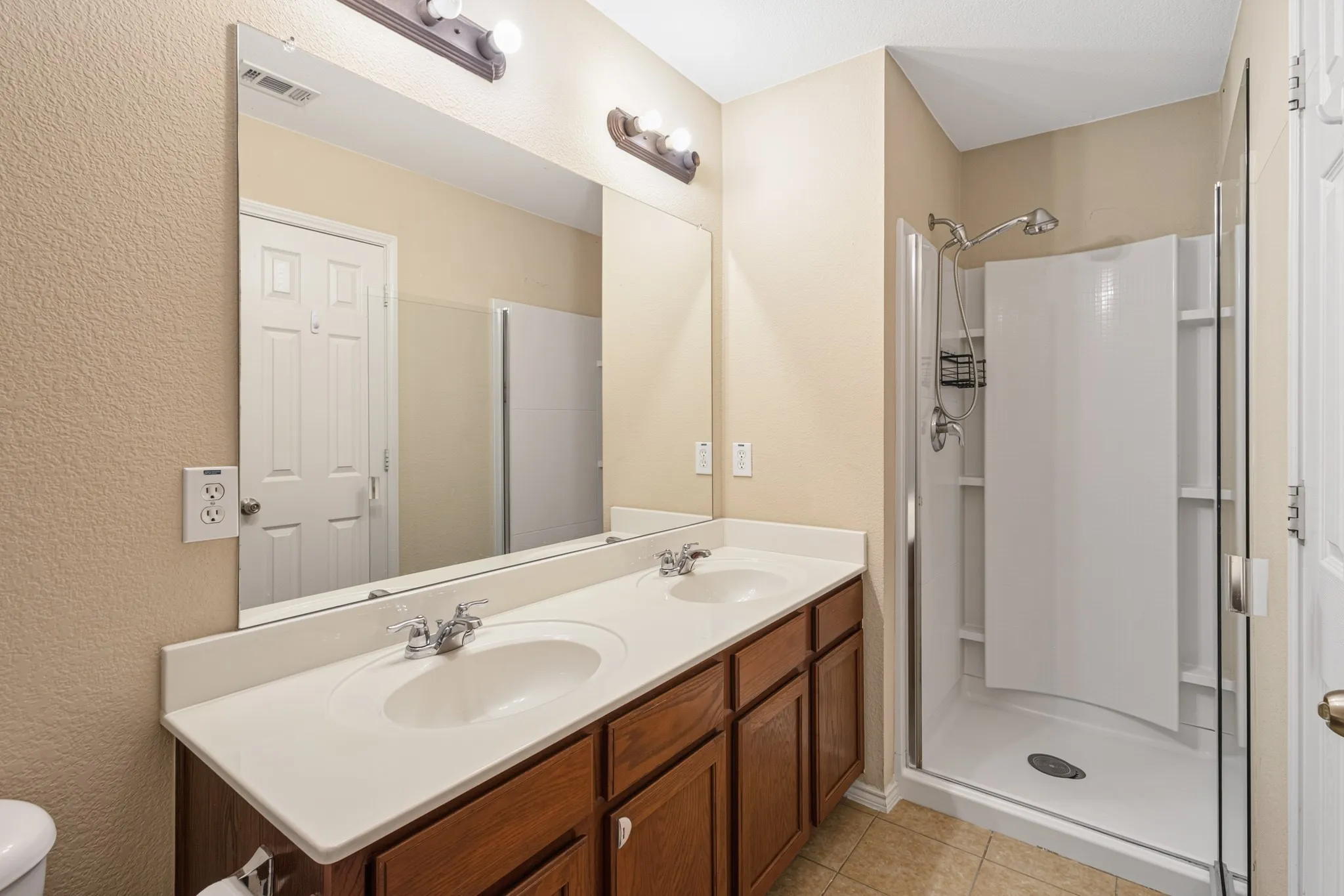 Single Family Residence For Rent in Collin County , 12947 Michelle Drive, Frisco, Texas 75035, 3 Bedroom, 2 Bathroom, 2 Garage spaces, 1,660 Sqft, built in 2011, mls#21360844, Real Estate Agent in Frisco, Homes For Rent in Collin county, Homes For Rent in Frisco, Realtor in Frisco Texas, Real Estate Brokerage Independent Realty Texas, Luminita Cordes Realtor