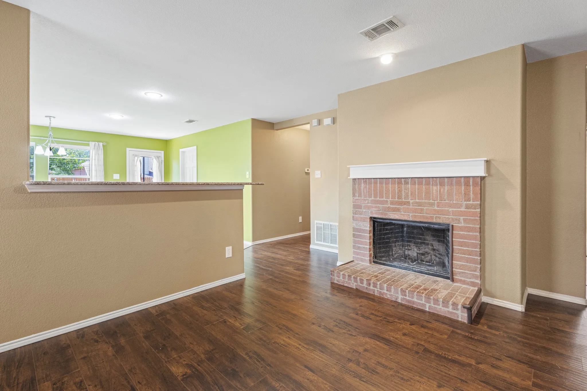 Single Family Residence For Rent in Collin County , 12947 Michelle Drive, Frisco, Texas 75035, 3 Bedroom, 2 Bathroom, 2 Garage spaces, 1,660 Sqft, built in 2011, mls#21360844, Real Estate Agent in Frisco, Homes For Rent in Collin county, Homes For Rent in Frisco, Realtor in Frisco Texas, Real Estate Brokerage Independent Realty Texas, Luminita Cordes Realtor