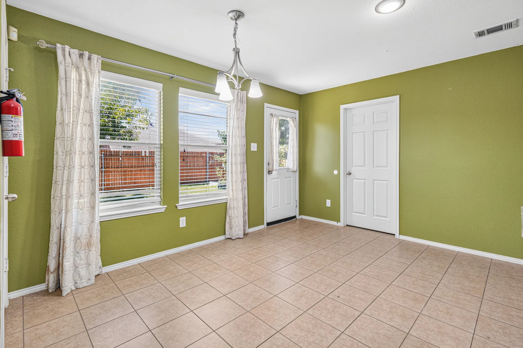 Single Family Residence For Rent in Collin County , 12947 Michelle Drive, Frisco, Texas 75035, 3 Bedroom, 2 Bathroom, 2 Garage spaces, 1,660 Sqft, built in 2011, mls#21360844, Real Estate Agent in Frisco, Homes For Rent in Collin county, Homes For Rent in Frisco, Realtor in Frisco Texas, Real Estate Brokerage Independent Realty Texas, Luminita Cordes Realtor