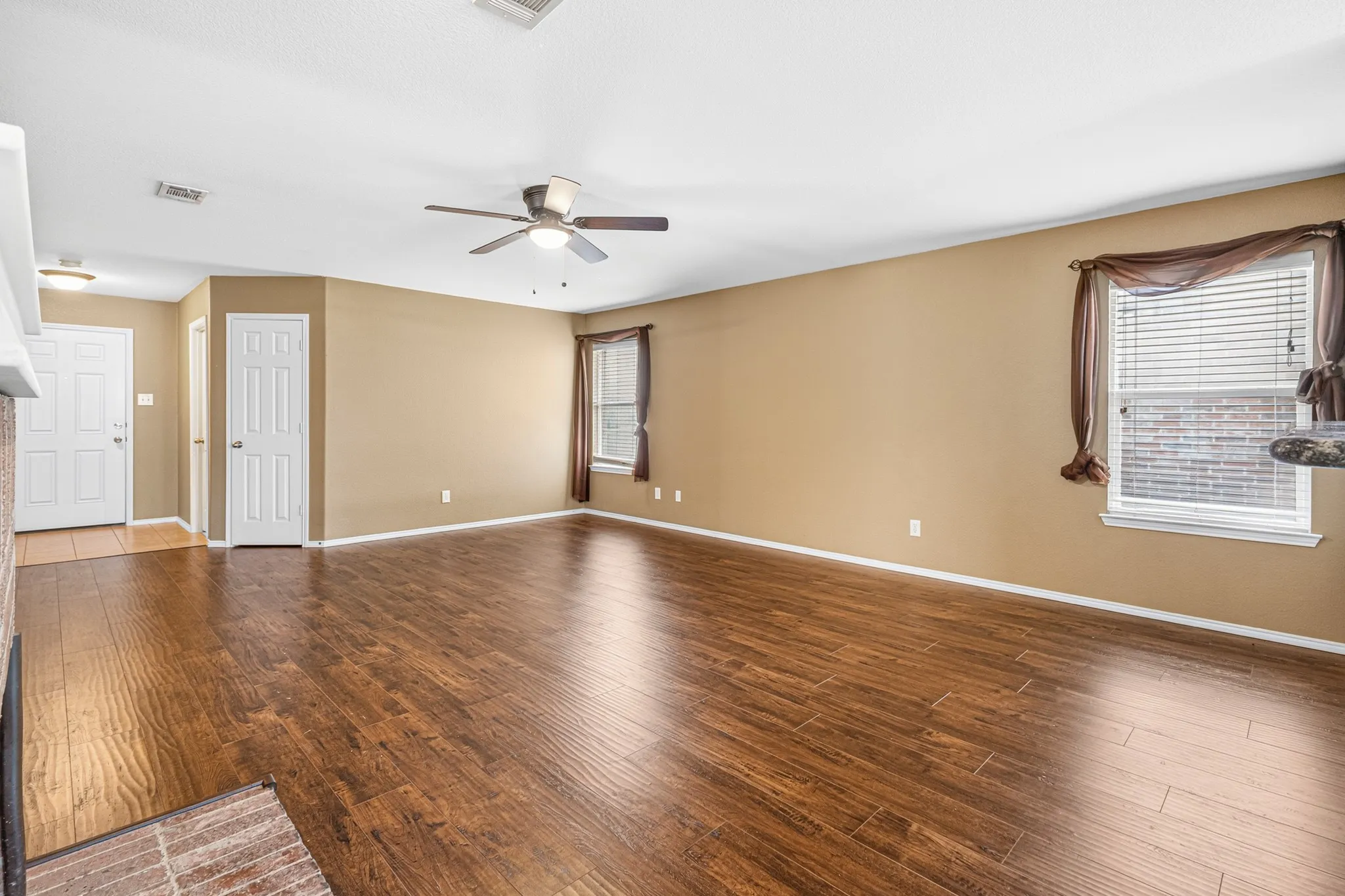 Single Family Residence For Rent in Collin County , 12947 Michelle Drive, Frisco, Texas 75035, 3 Bedroom, 2 Bathroom, 2 Garage spaces, 1,660 Sqft, built in 2011, mls#21360844, Real Estate Agent in Frisco, Homes For Rent in Collin county, Homes For Rent in Frisco, Realtor in Frisco Texas, Real Estate Brokerage Independent Realty Texas, Luminita Cordes Realtor