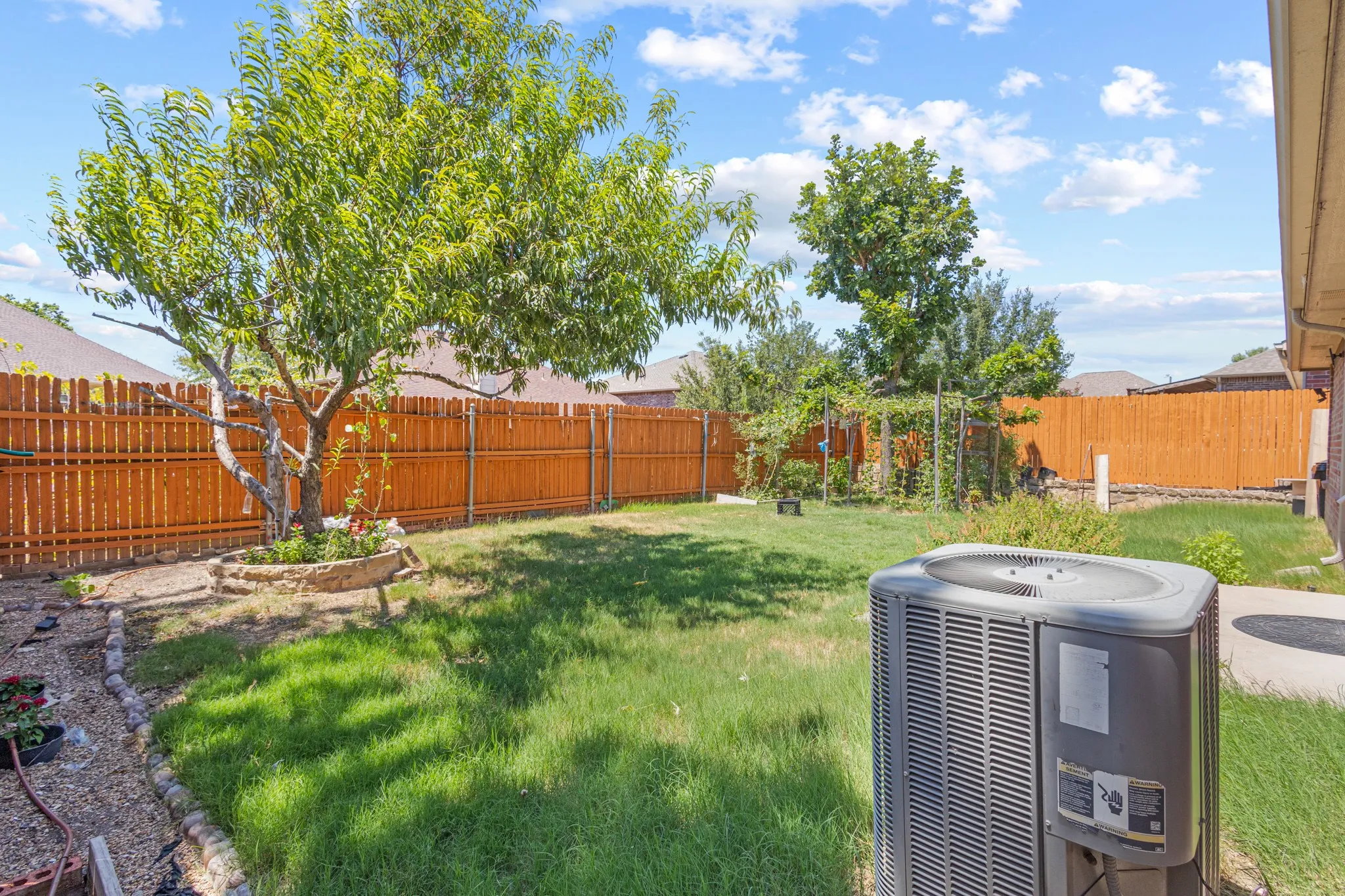 Single Family Residence For Rent in Collin County , 12947 Michelle Drive, Frisco, Texas 75035, 3 Bedroom, 2 Bathroom, 2 Garage spaces, 1,660 Sqft, built in 2011, mls#21360844, Real Estate Agent in Frisco, Homes For Rent in Collin county, Homes For Rent in Frisco, Realtor in Frisco Texas, Real Estate Brokerage Independent Realty Texas, Luminita Cordes Realtor